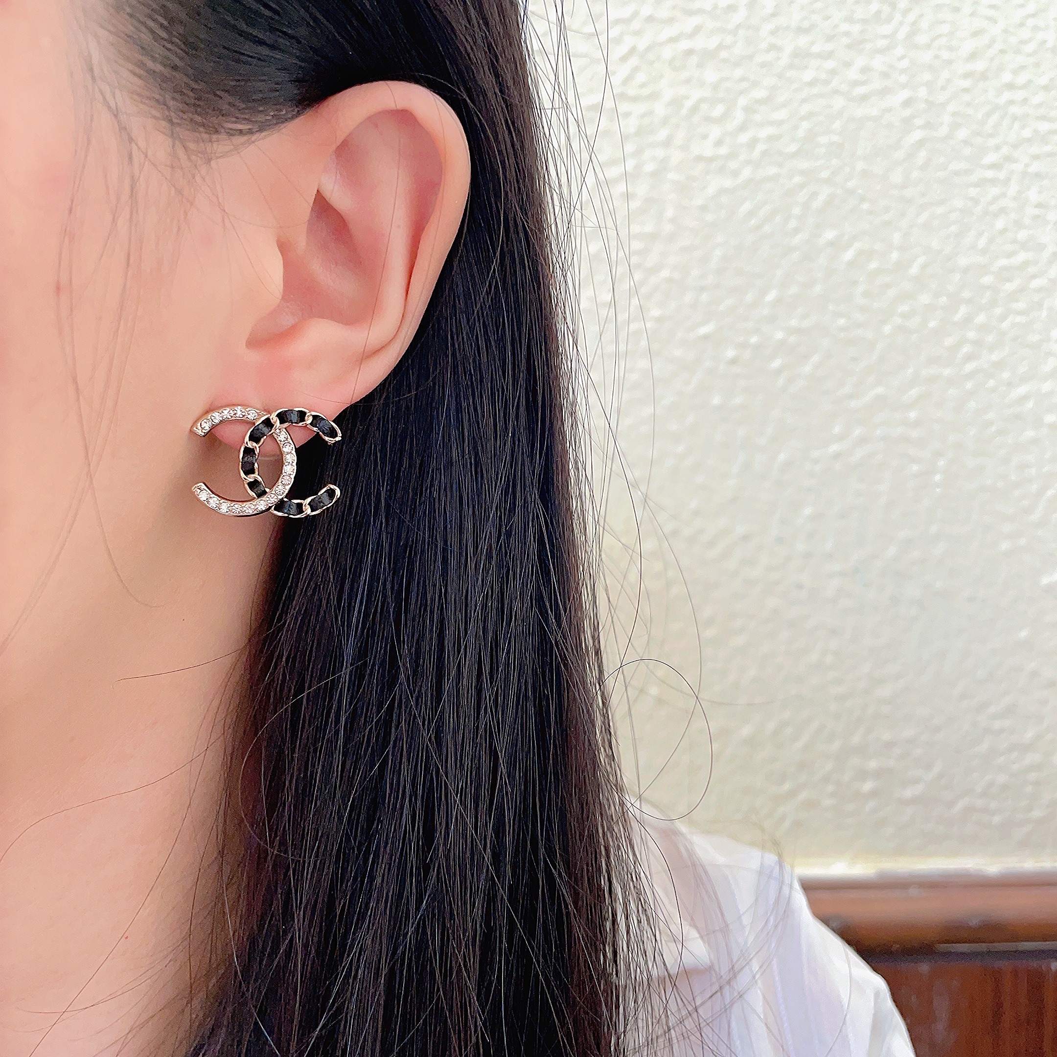 Chanel 香奈儿 皮绳双C镶钻耳钉