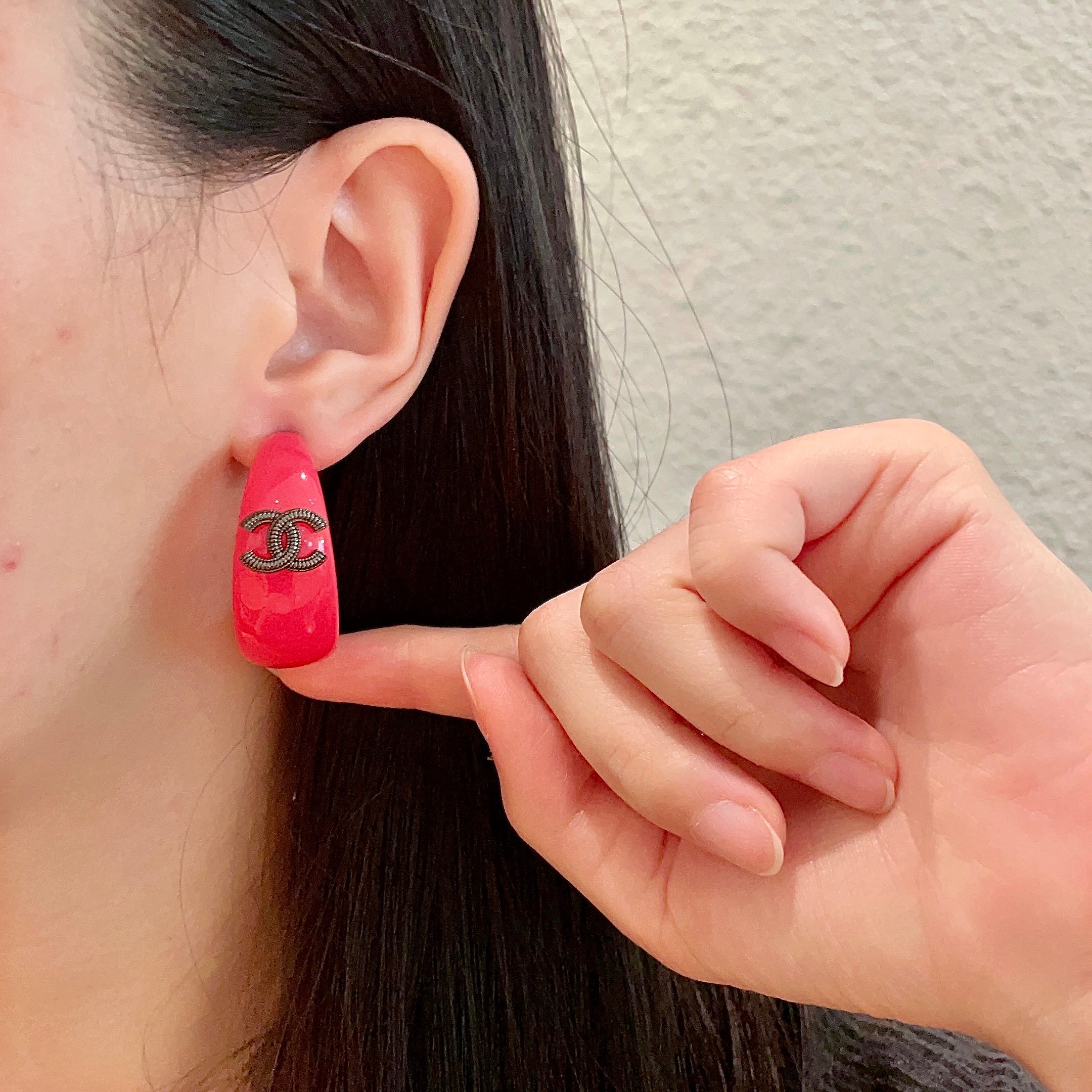 Chanel香奈儿 中古 耳钉👀小香家的款式真心无需多介绍😘🎶每一款都超好看，精致大方，非常显气质。