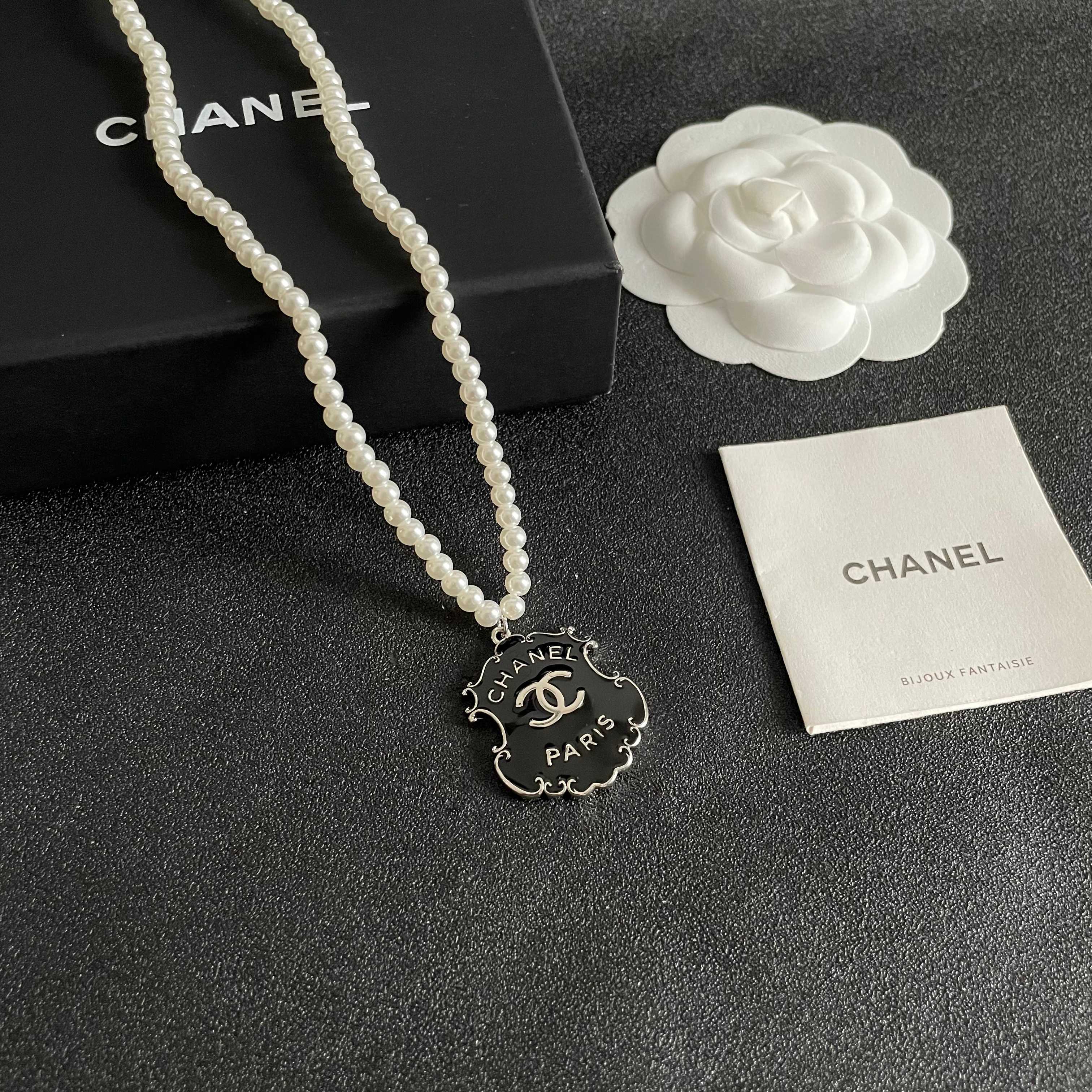Chanel 香奈儿 珍珠双C字母项链
