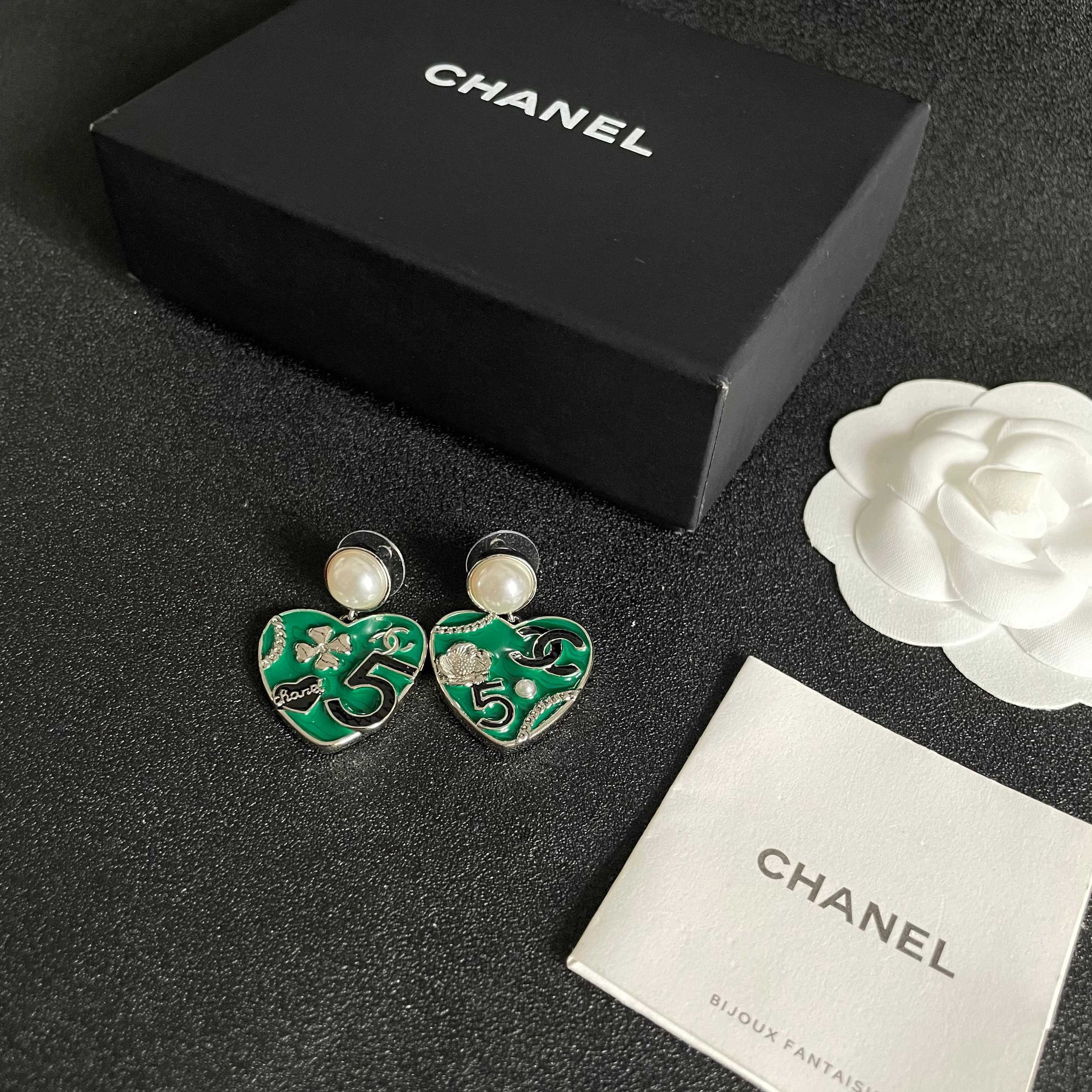 Chanel 香奈儿 不对称珍珠双C耳环