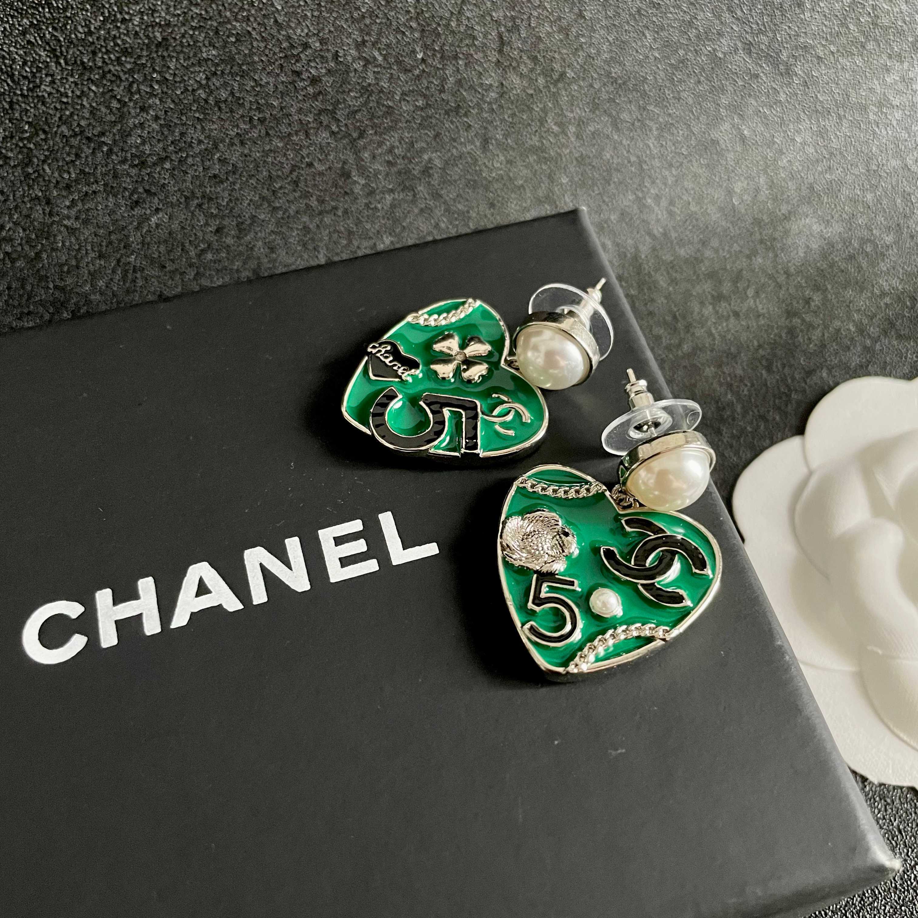 Chanel 香奈儿 不对称珍珠双C耳环