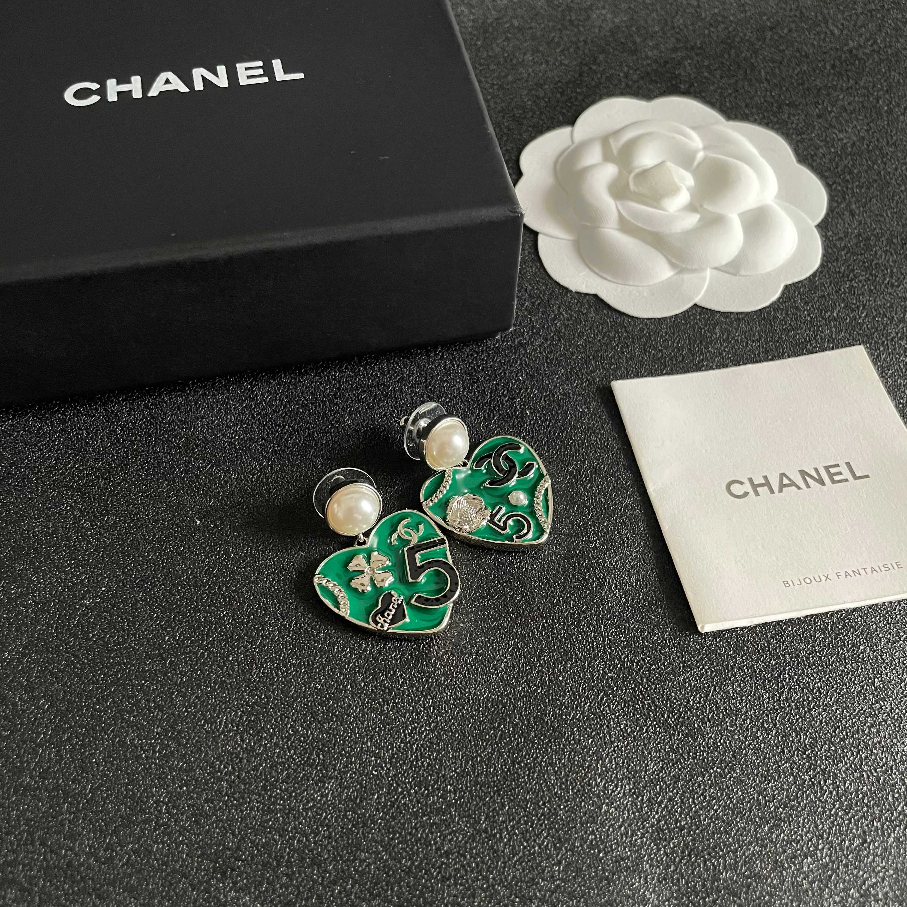 Chanel 香奈儿 不对称珍珠双C耳环