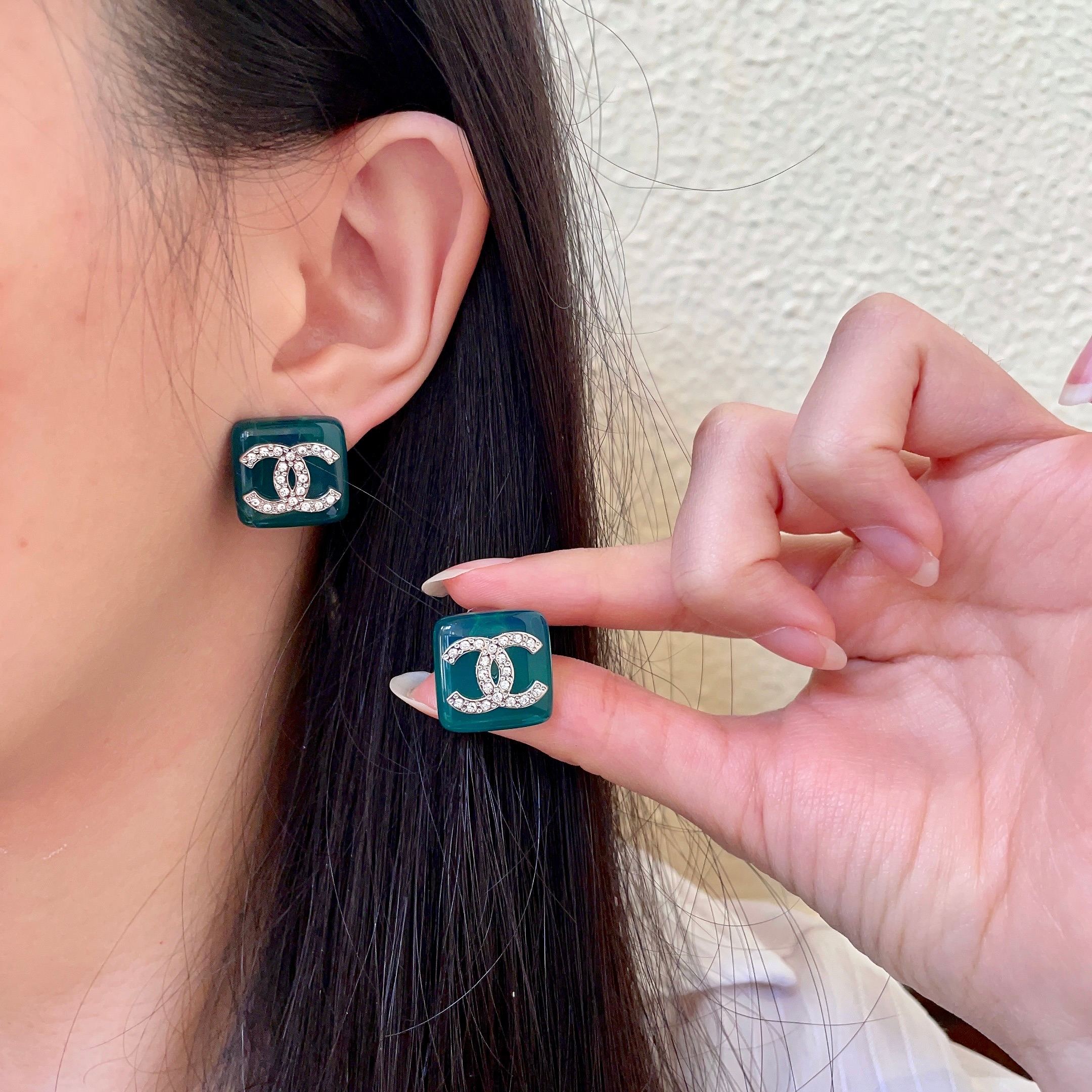Chanel 香奈儿 双C镶钻耳钉