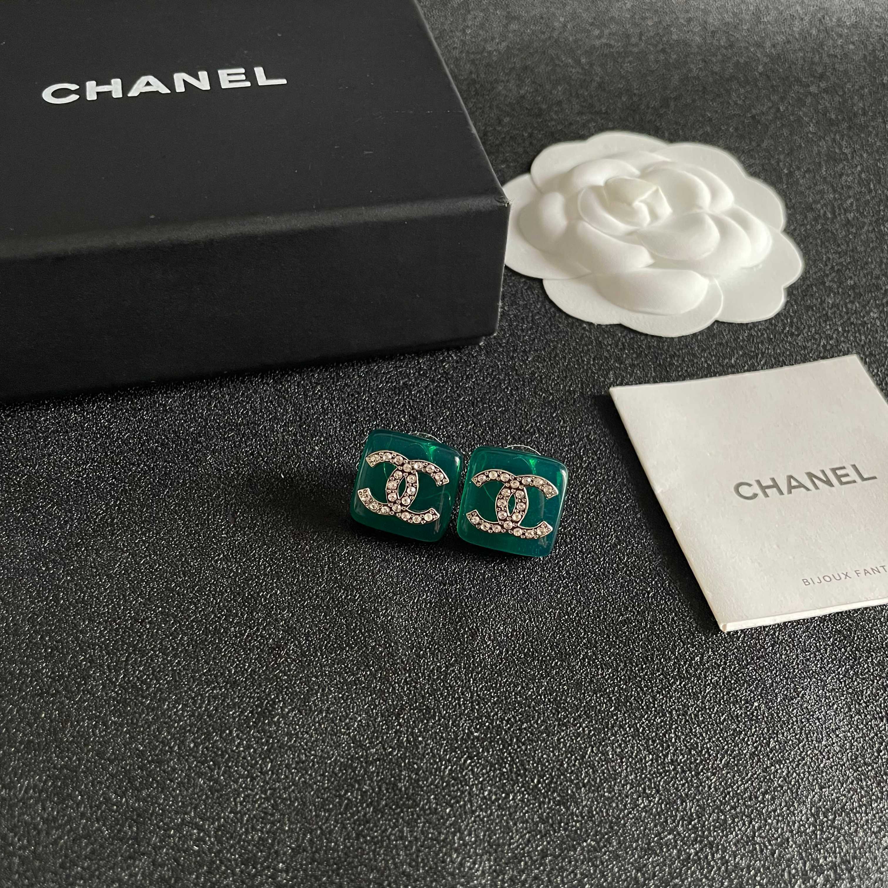 Chanel 香奈儿 双C镶钻耳钉