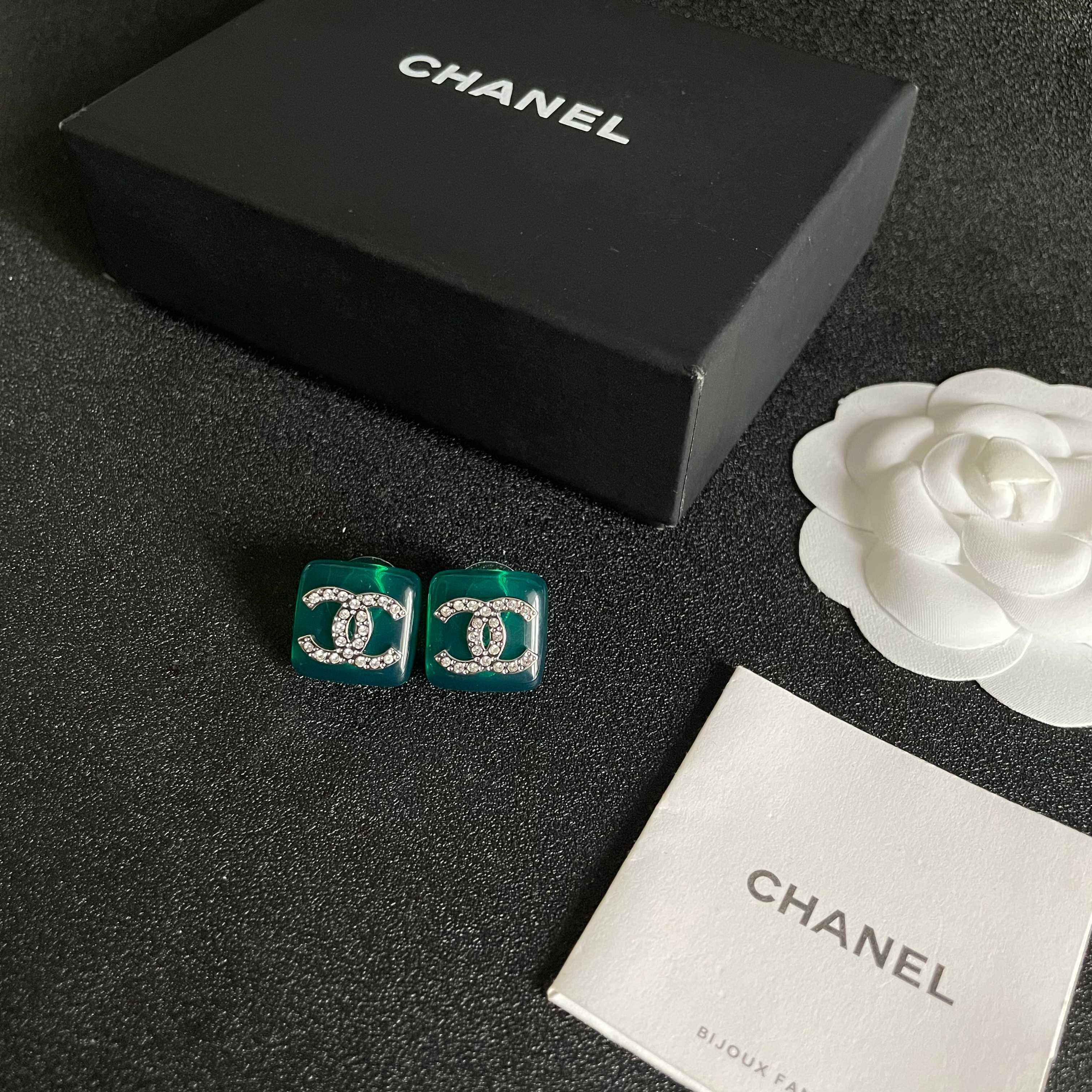Chanel 香奈儿 双C镶钻耳钉