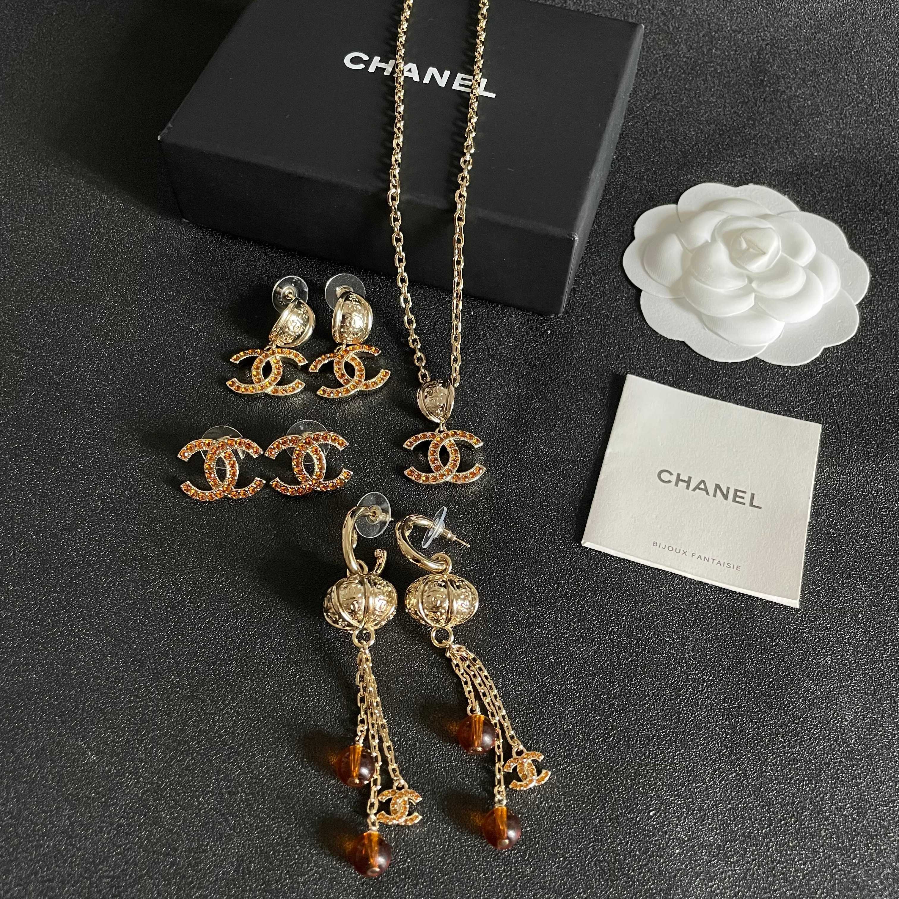 Chanel 香奈儿 双C镶钻耳钉