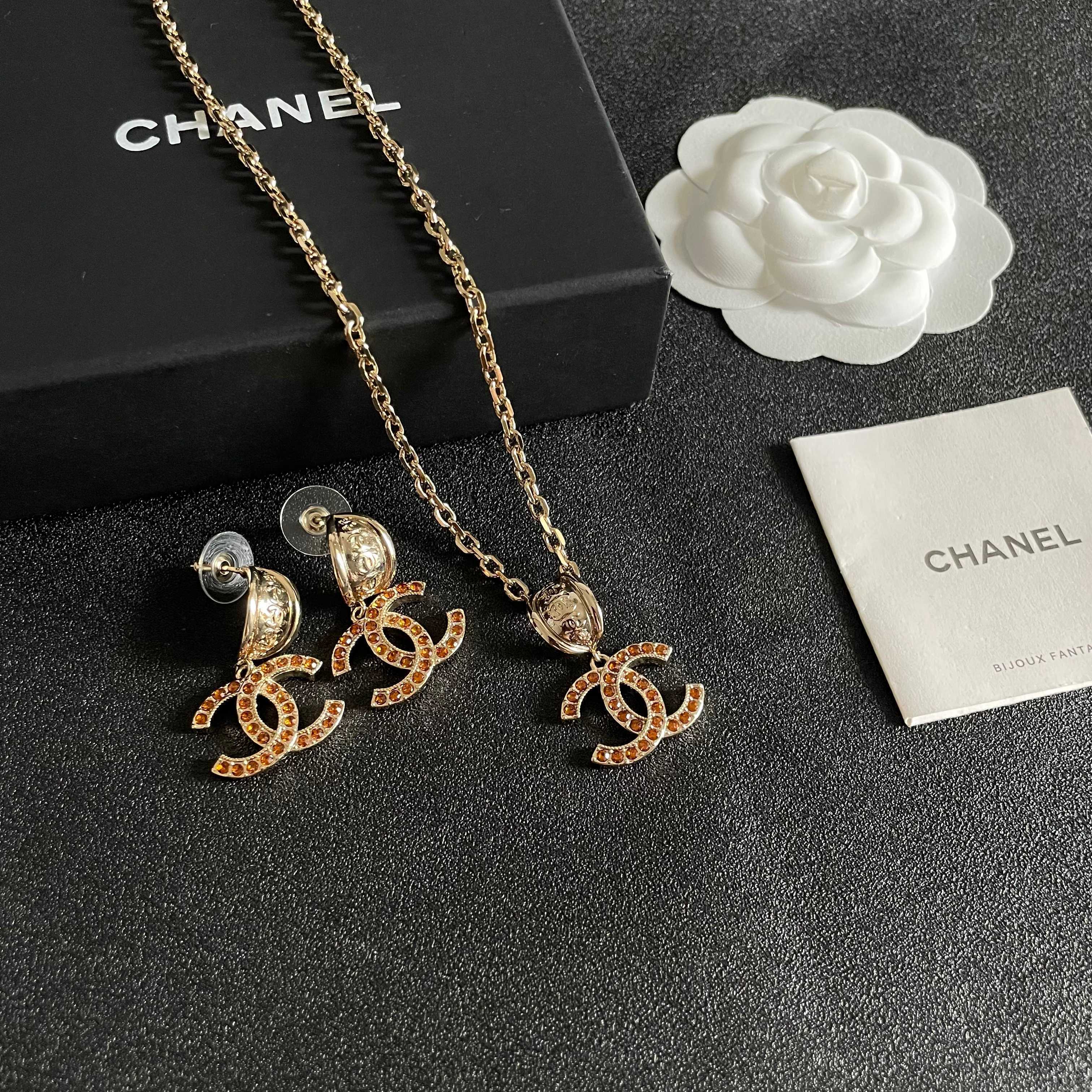 Chanel 香奈儿 双C镶钻耳环