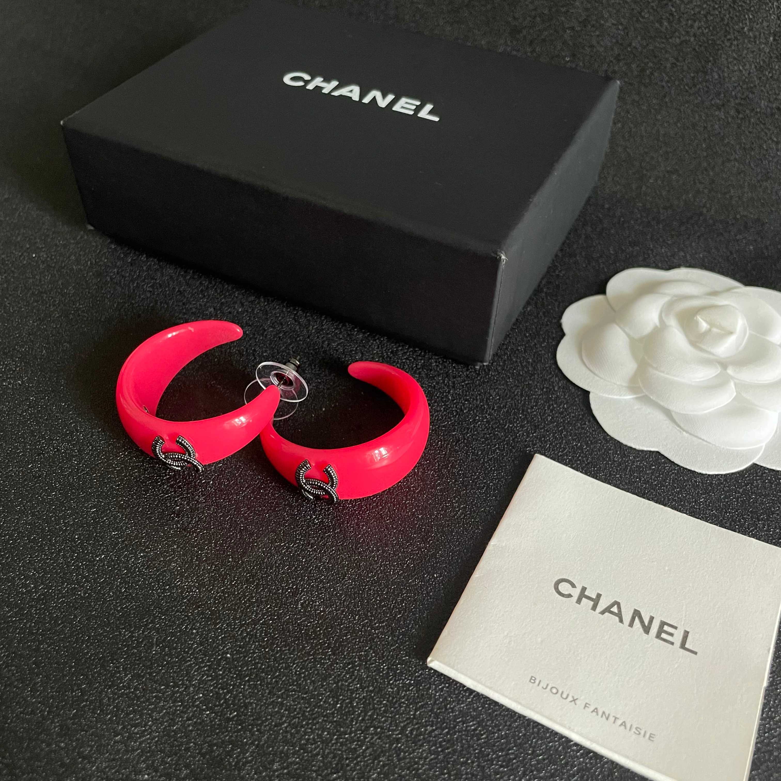 Chanel香奈儿 中古 耳钉👀小香家的款式真心无需多介绍😘🎶每一款都超好看，精致大方，非常显气质。