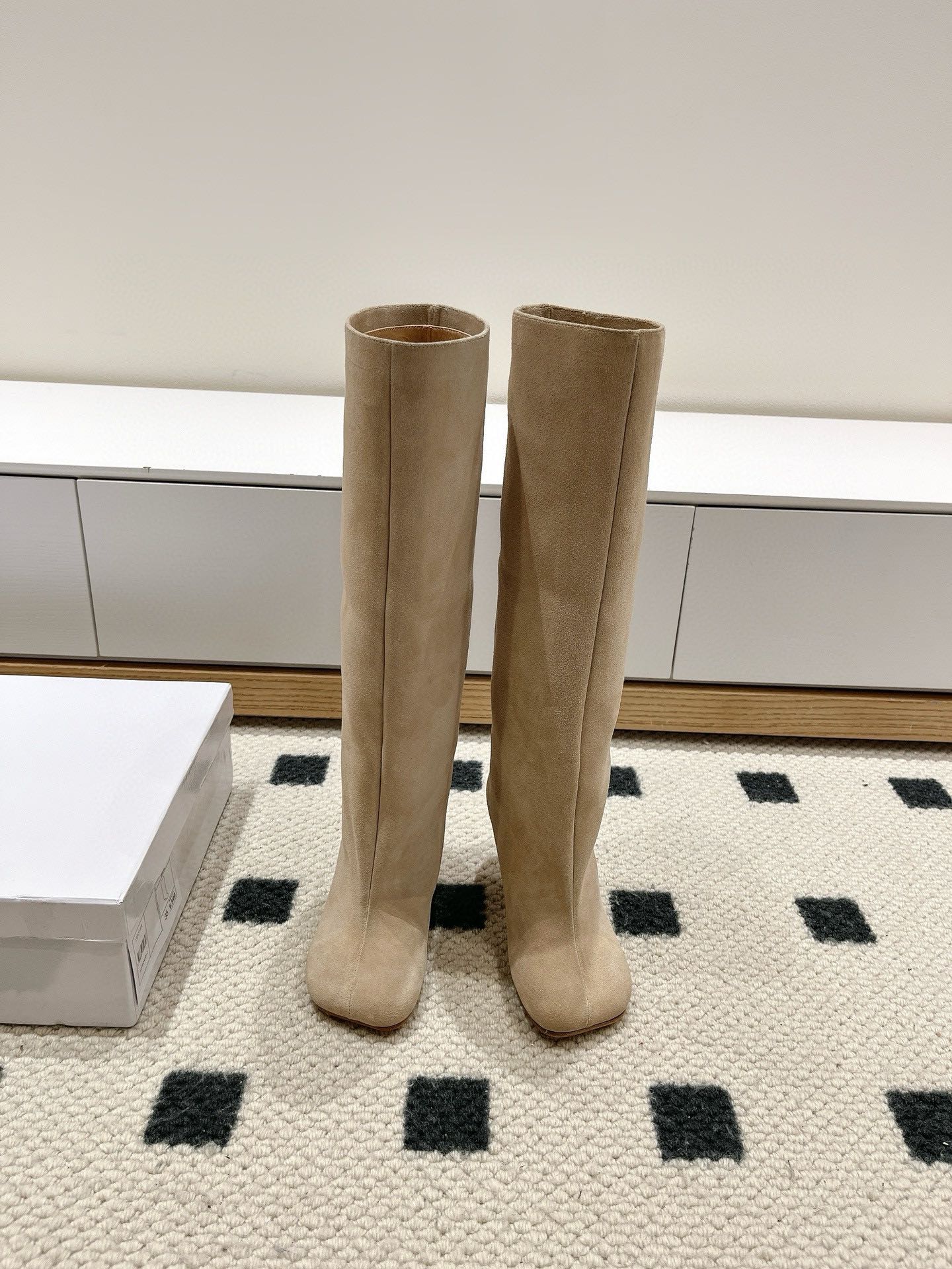 Autumn High Boots: MM-6, Shoe-Faced Oxen Skin, 35-39 Codes Available.