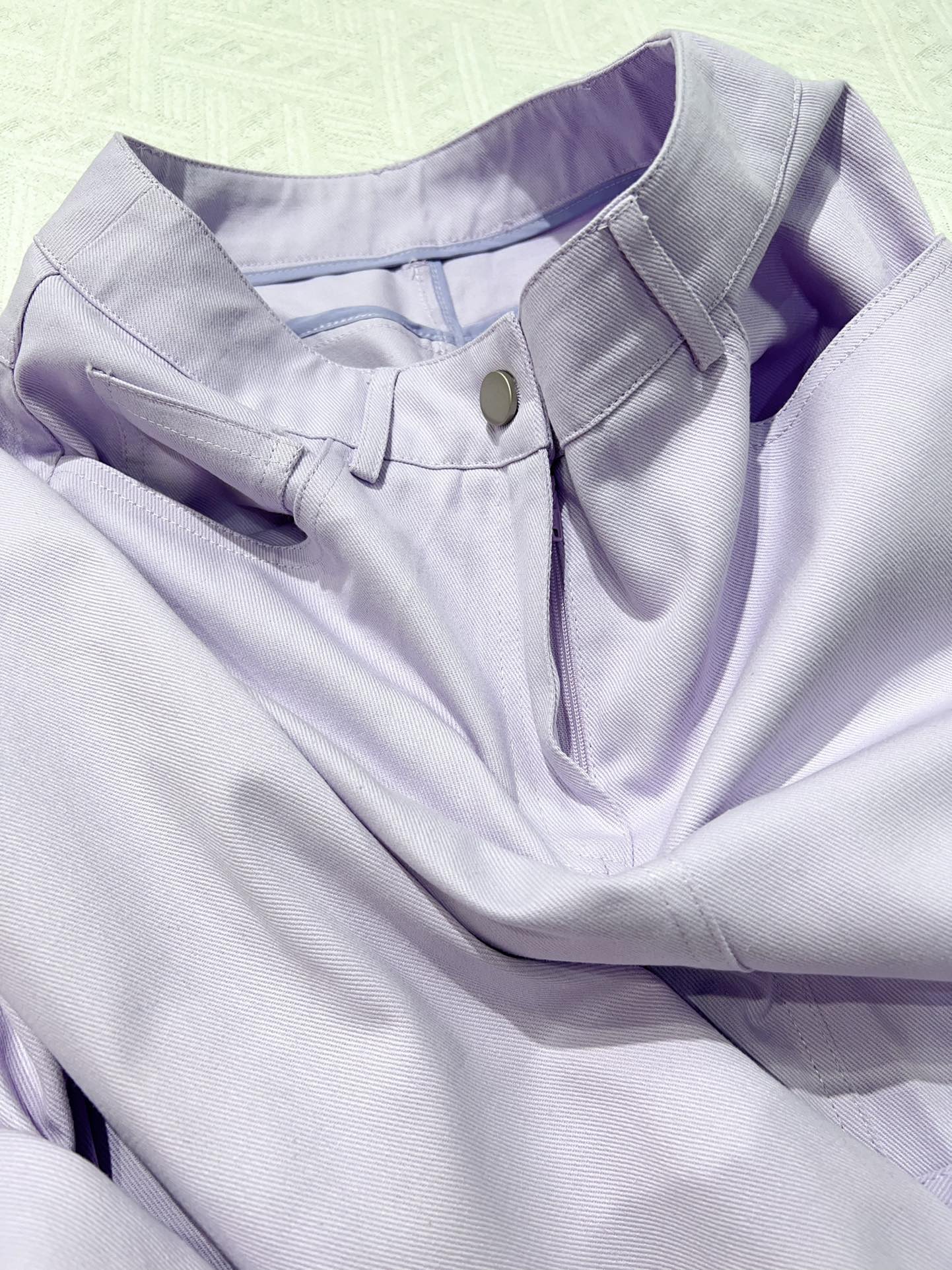 “High-Quality Female Suit for Acne Control and Style with Tweed Details” - 图片 8