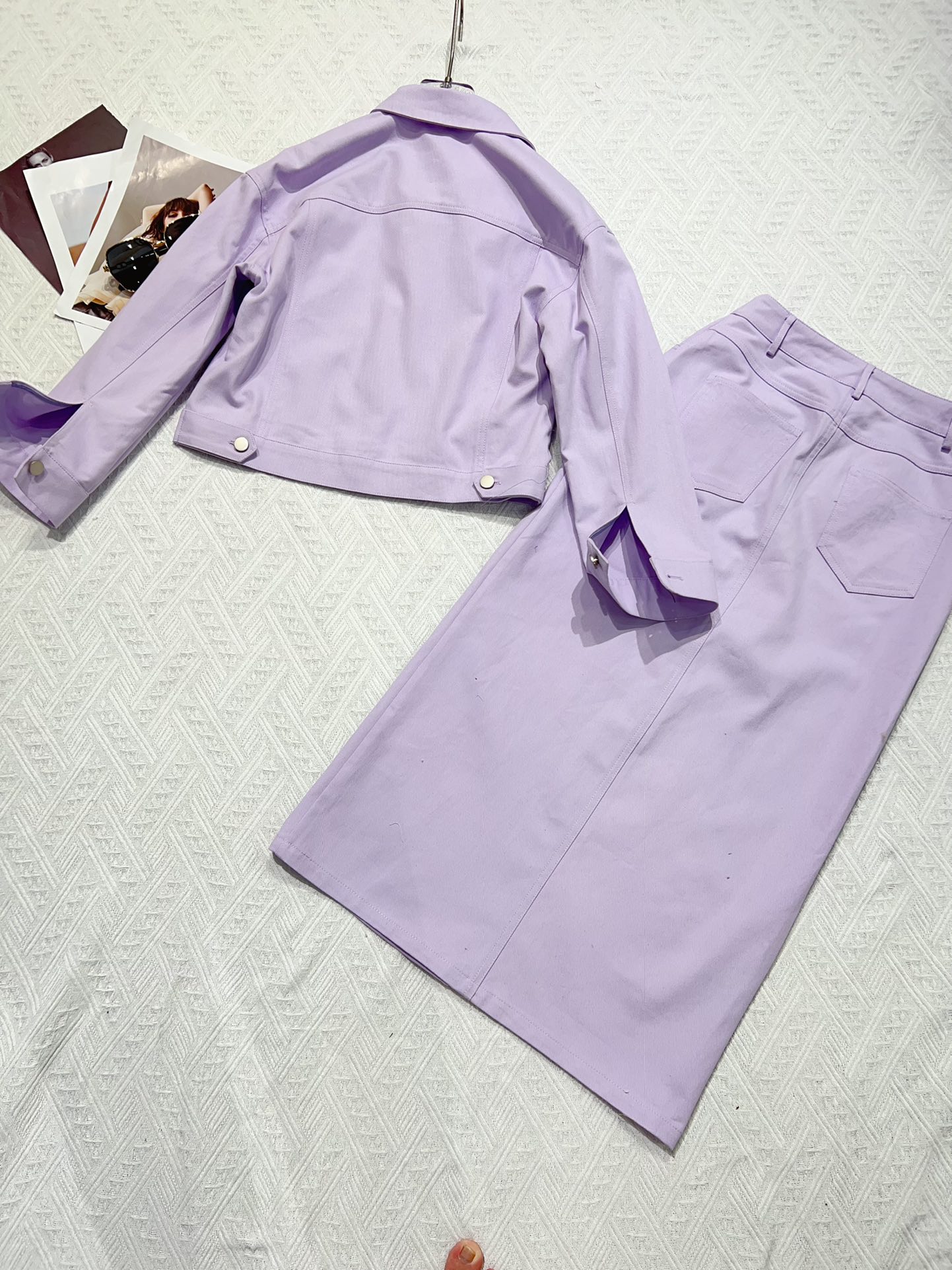 “High-Quality Female Suit for Acne Control and Style with Tweed Details” - 图片 9