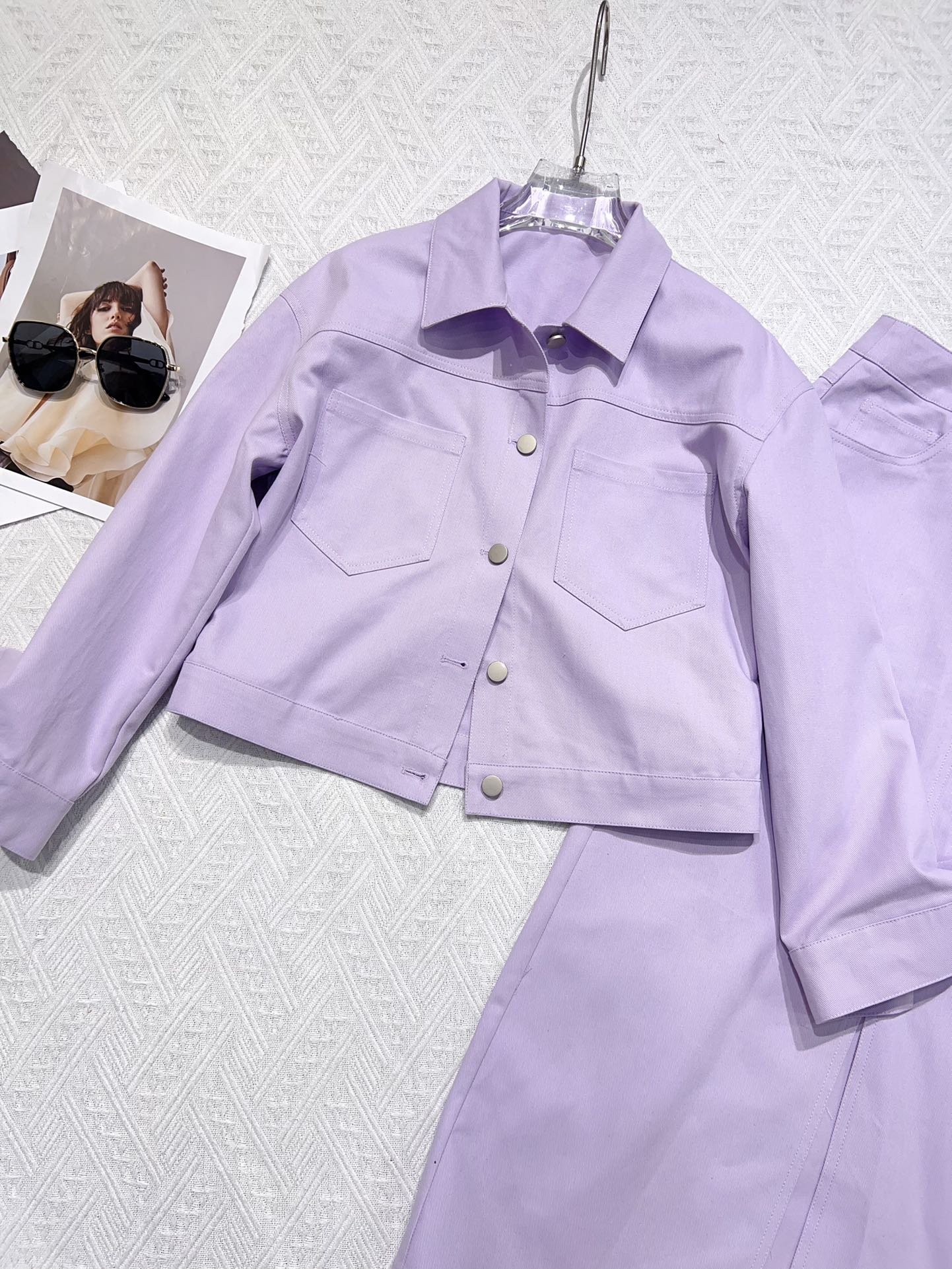 “High-Quality Female Suit for Acne Control and Style with Tweed Details” - 图片 5