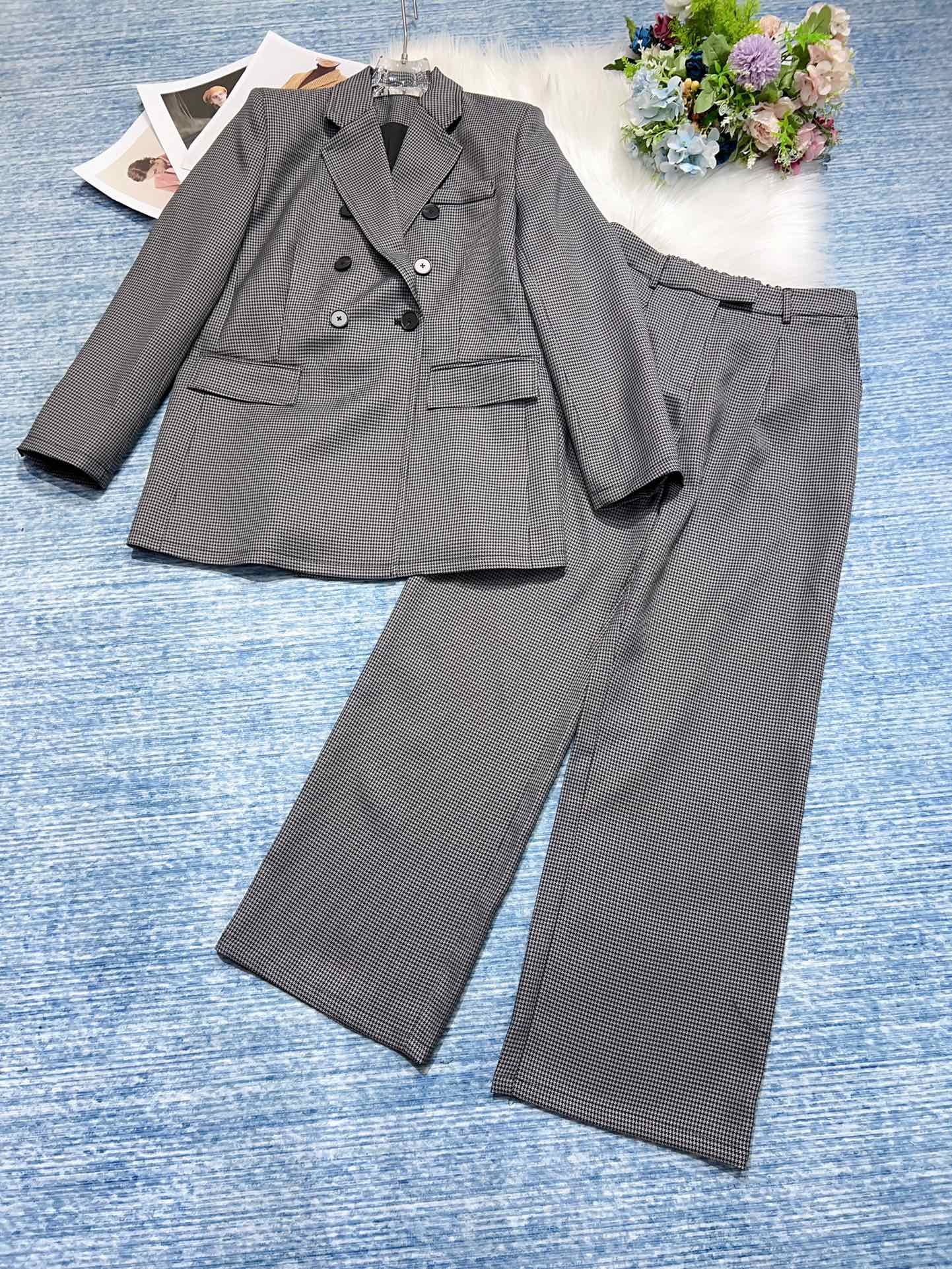 High-Quality Female Suit with Cotton Swirling Fabric and L-Coded Bras Support - 图片 4