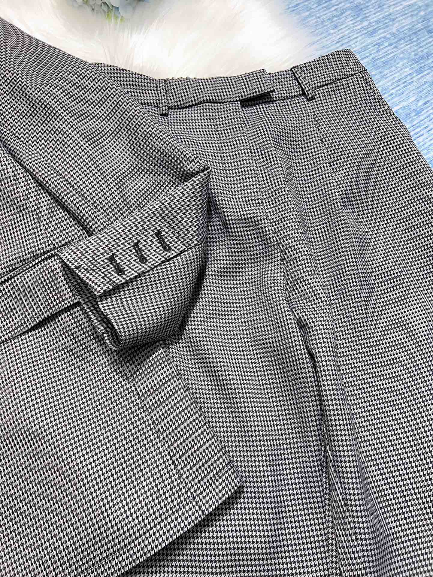 High-Quality Female Suit with Cotton Swirling Fabric and L-Coded Bras Support - 图片 6