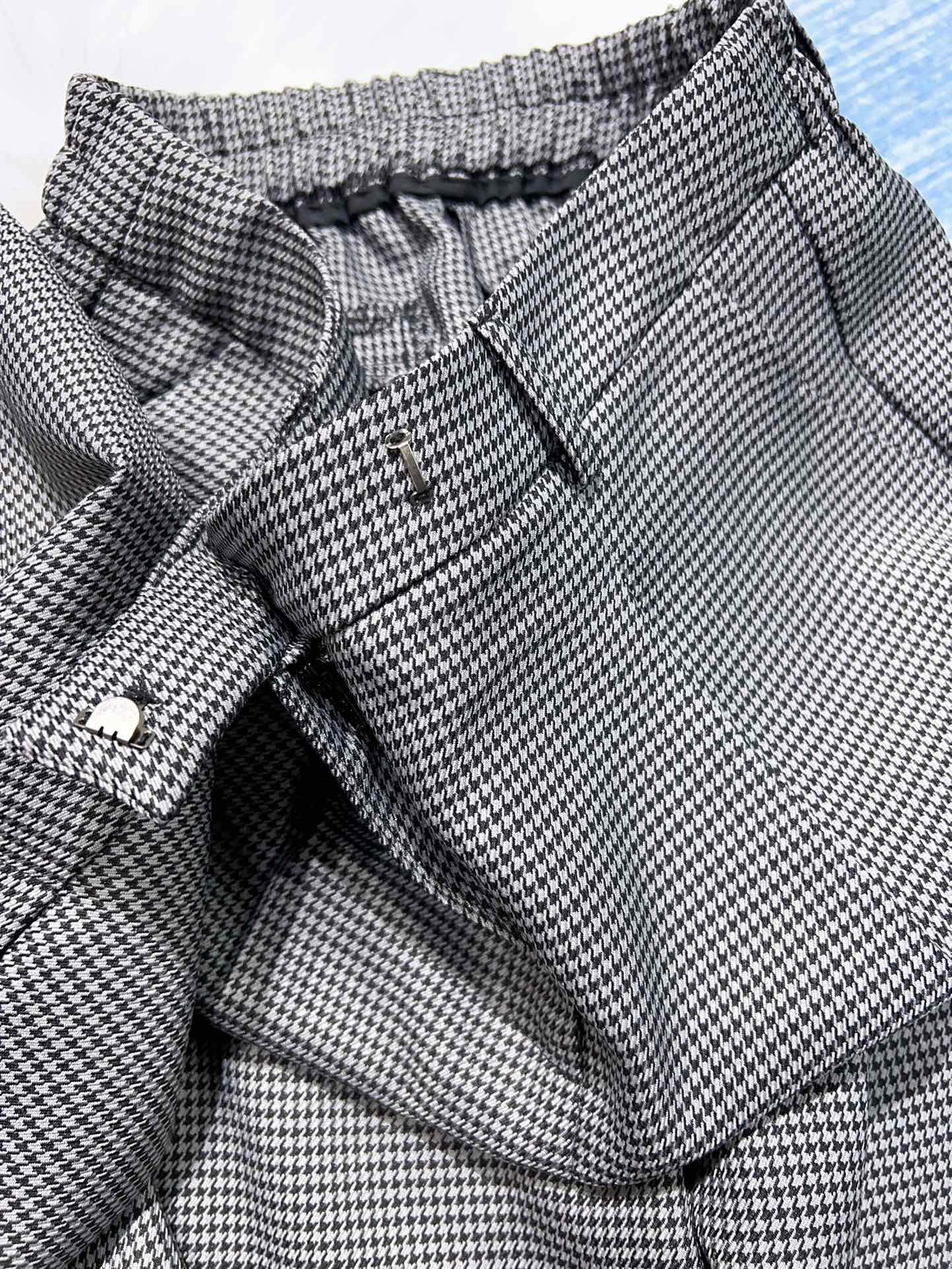 High-Quality Female Suit with Cotton Swirling Fabric and L-Coded Bras Support - 图片 7