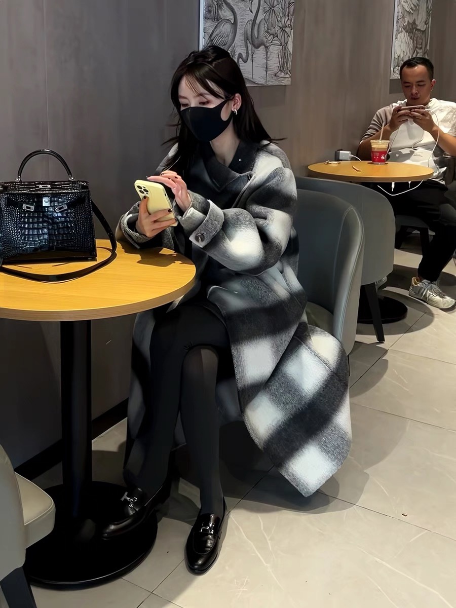 Stylish Women’s Suit Support with Dustproof Bag and High-Quality Fabric Options - 图片 3
