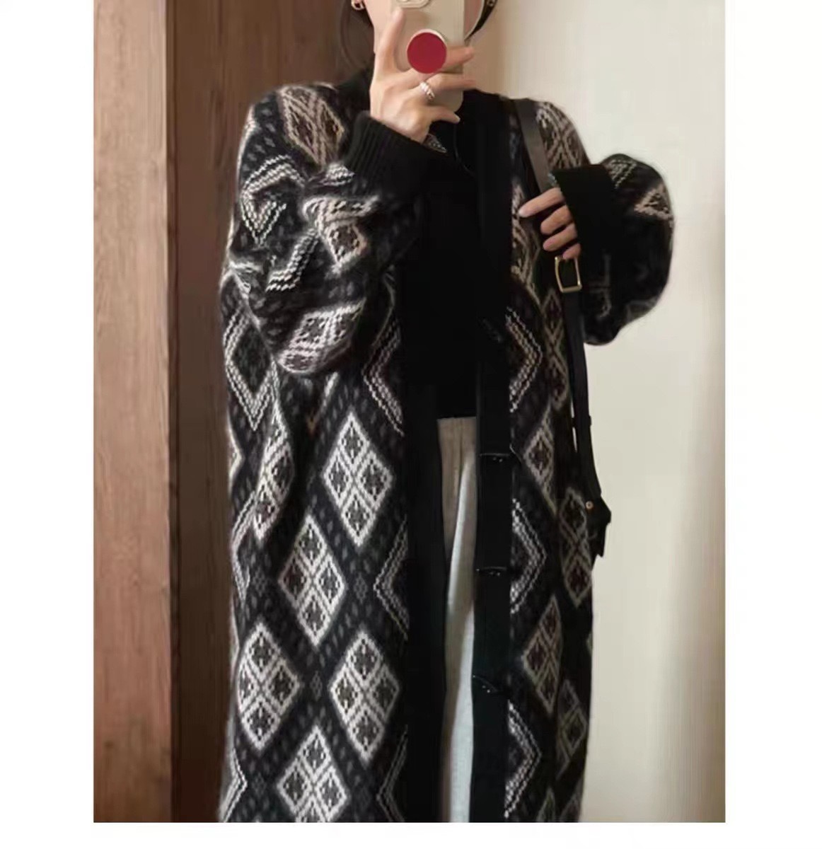 Trendy Women’s Outfits with Sanchti, Korean Coat and Knitwear for Fall/Winter.