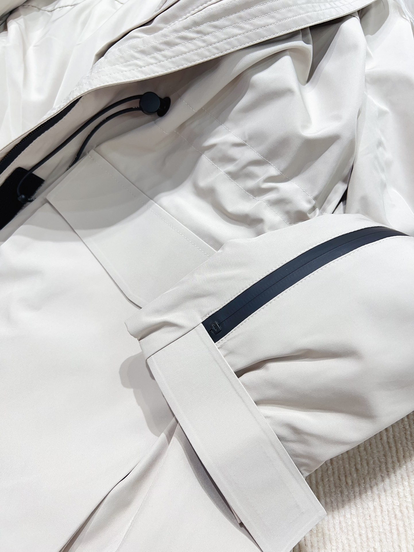 “Moncler Women’s Suit with Dust Bag and Tweezer for Winter Rabbit Hair Removal” - 图片 6