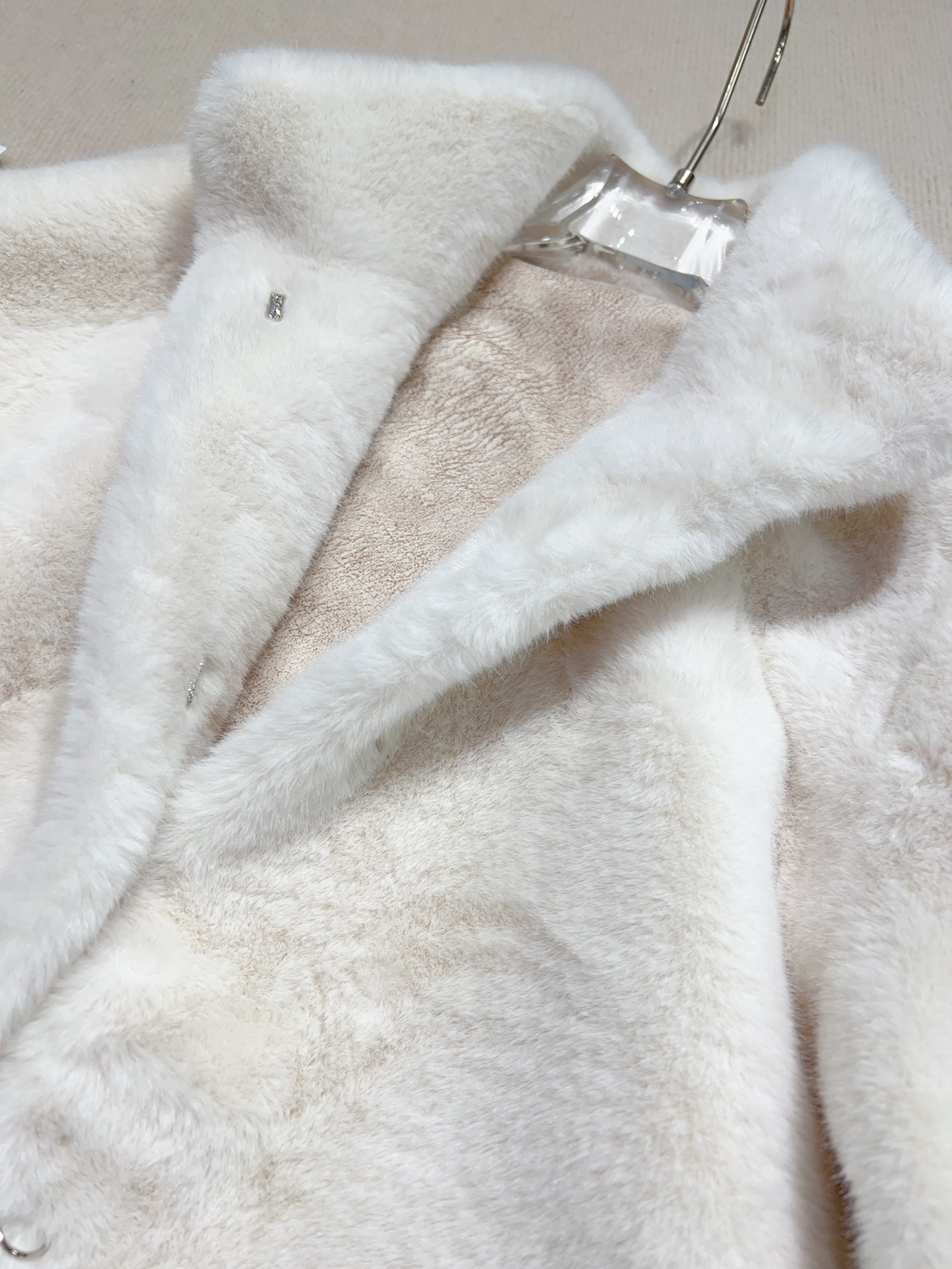 2024 Autumn/Winter Women’s Fashion: Fur Coats, Suits, Dustproof Bags – P598 Support Swaps - 图片 6