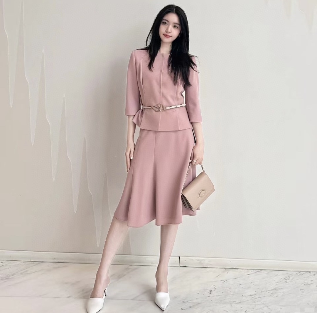 High-Quality Women’s Clothes: White and Pink Suit with Silk Fabric and Adjustable Belt - 图片 1