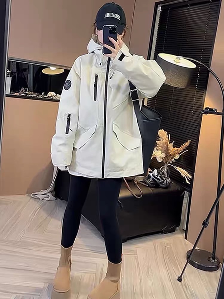 High-End Women’s Outfit with Dust-Proof Sacks: Korean Hat Rover Razor Coat Review