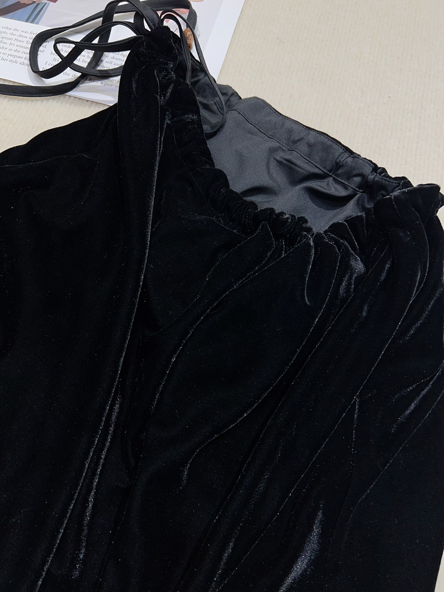 High-Quality Women’s Suit Collaboration with Sandro Featuring Black Velvet Tweezer Dress - 图片 7