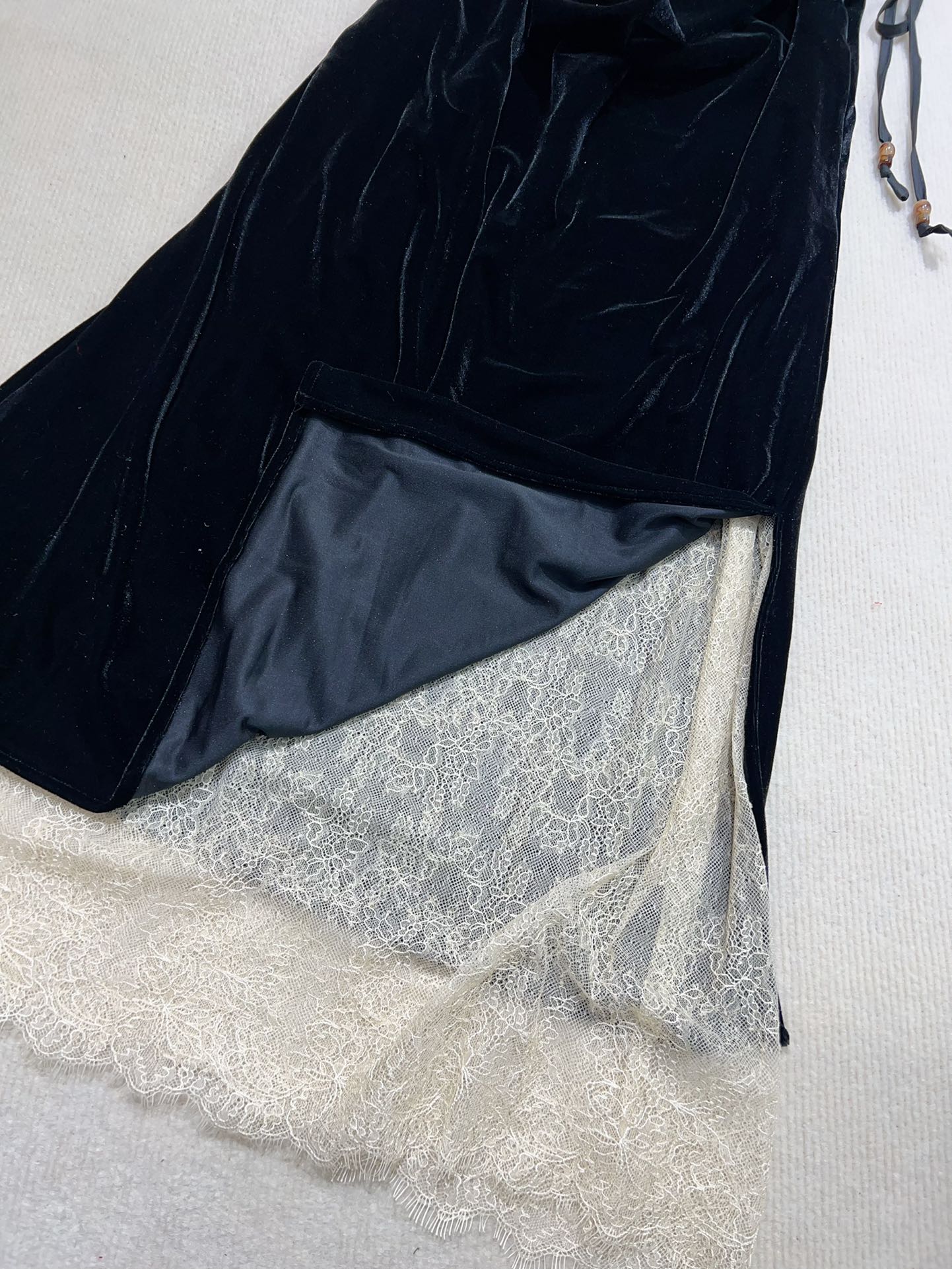 High-Quality Women’s Suit Collaboration with Sandro Featuring Black Velvet Tweezer Dress - 图片 6