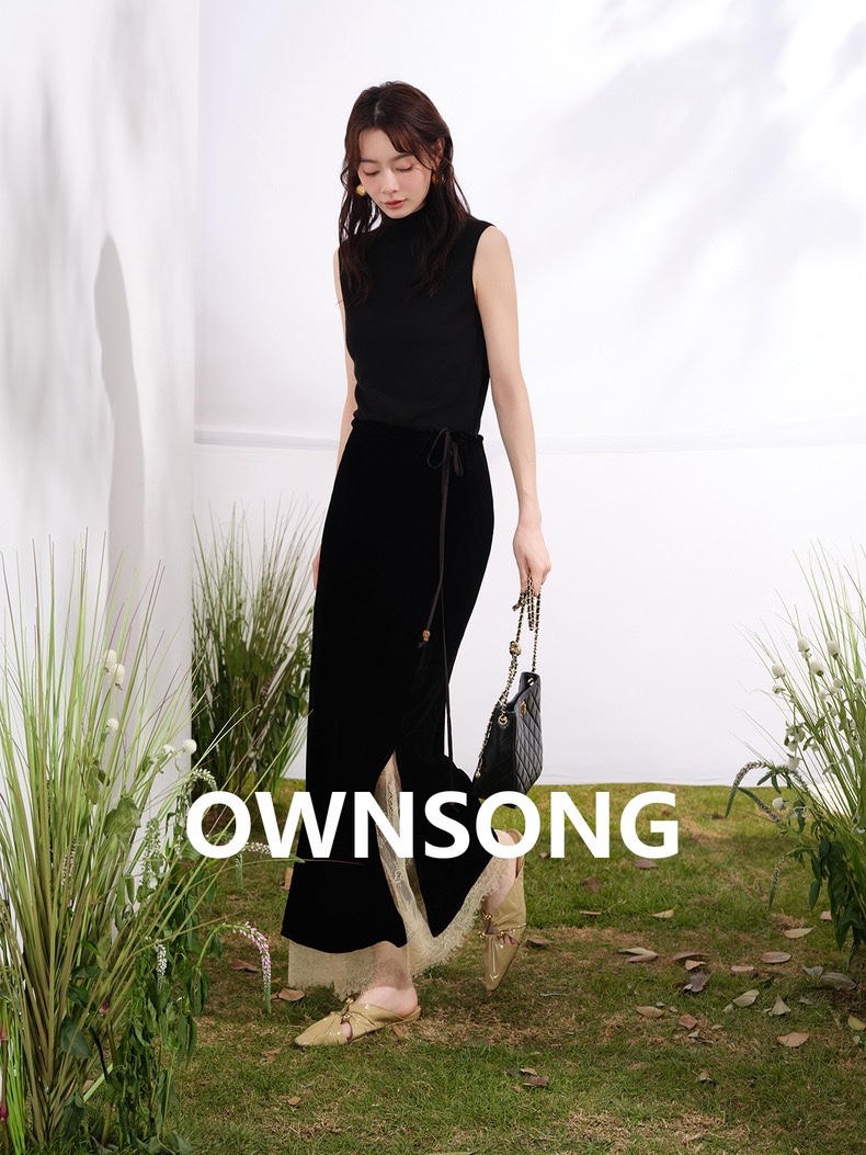 High-Quality Women’s Suit Collaboration with Sandro Featuring Black Velvet Tweezer Dress