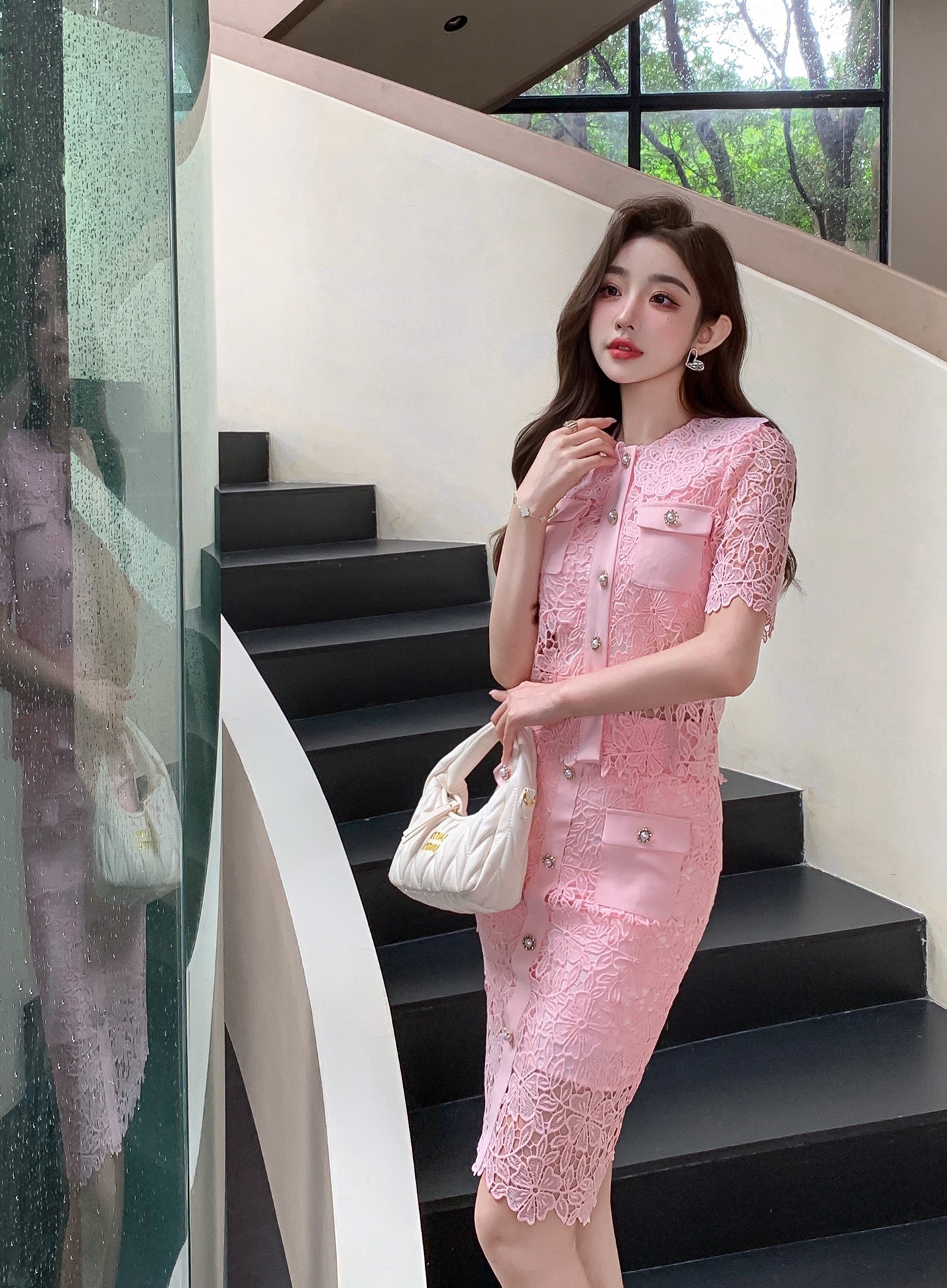 High-Quality Women’s Suit with Water-Soluble Fabric and Stylish Design Elements