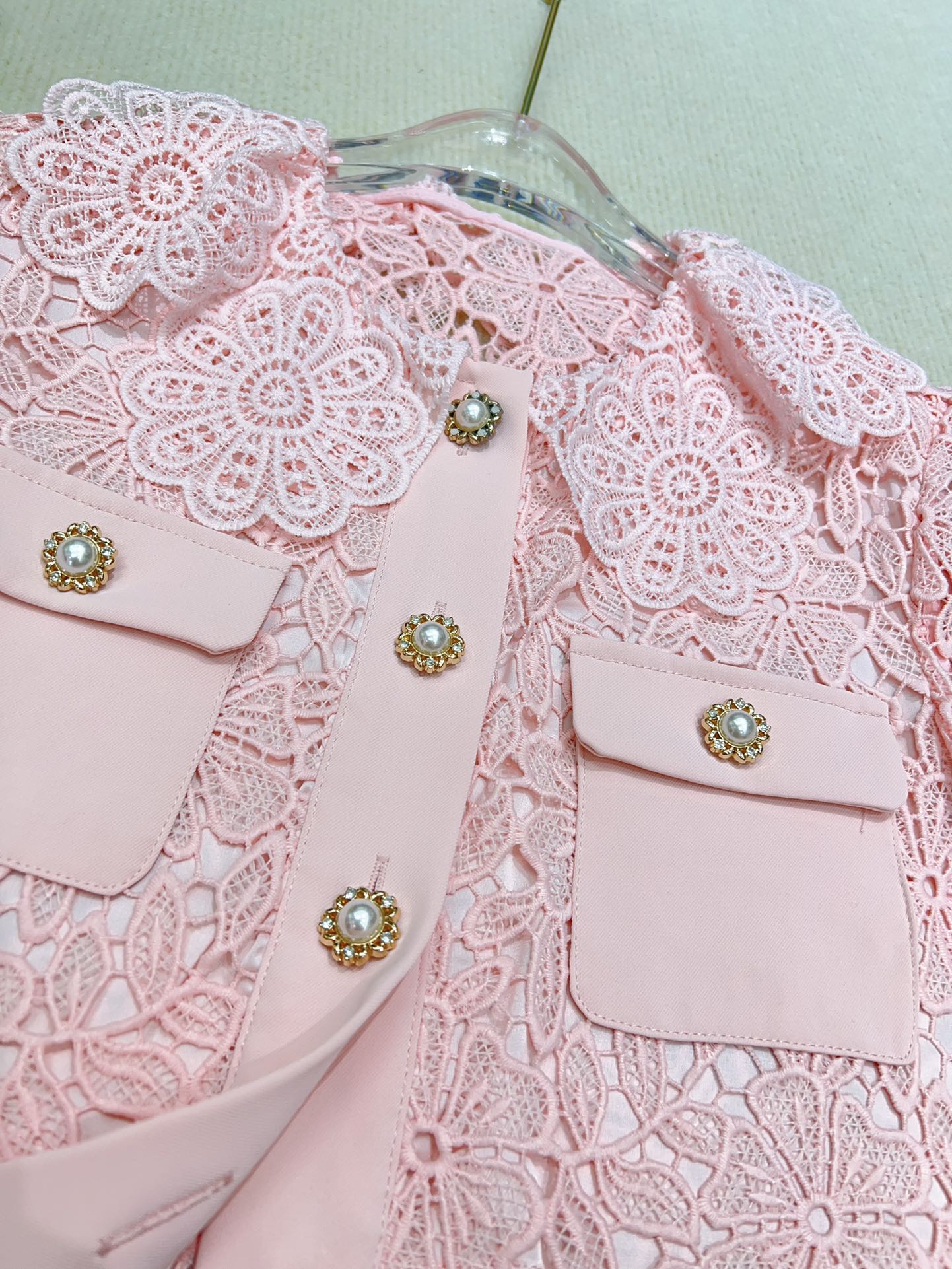 High-Quality Women’s Suit with Water-Soluble Fabric and Stylish Design Elements - 图片 5