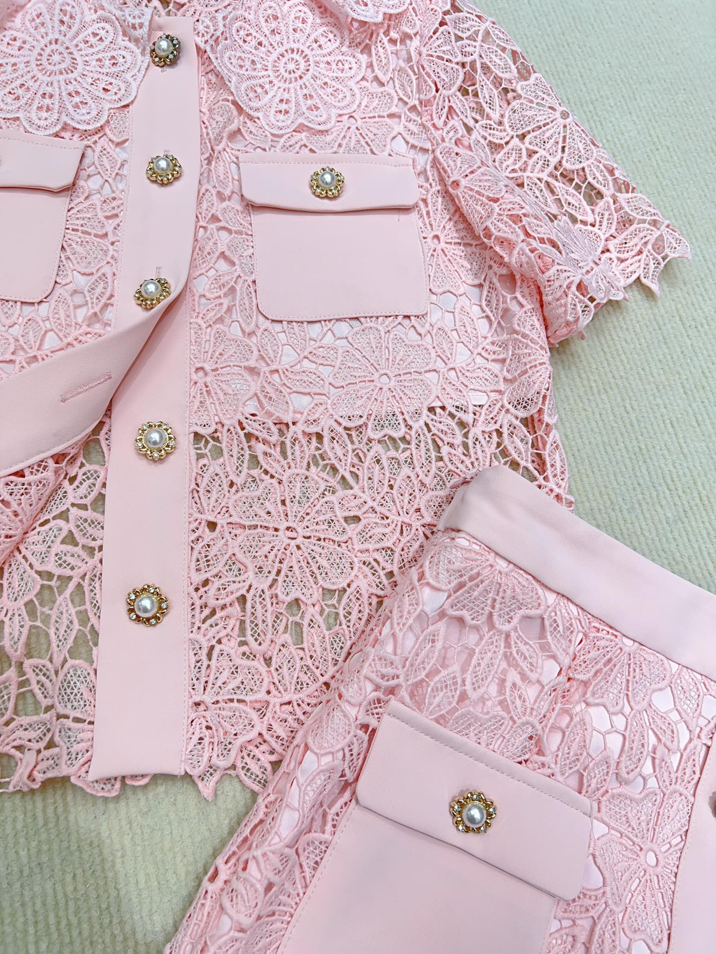 High-Quality Women’s Suit with Water-Soluble Fabric and Stylish Design Elements - 图片 6