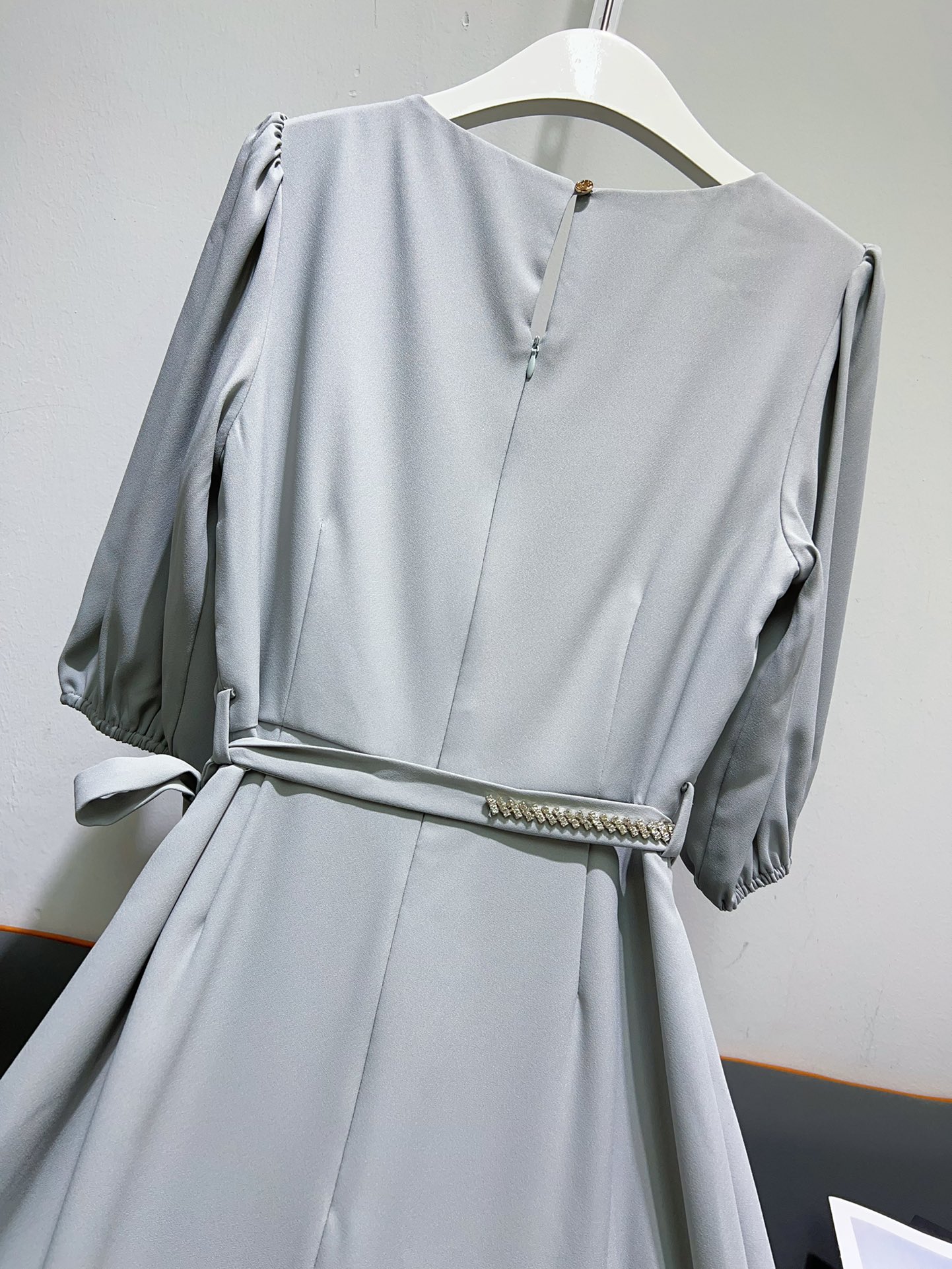 Fashionable Women’s Outfits with Fragrance: Cosmopolitan Acoustic Fabrics for Stylish Transformation - 图片 8