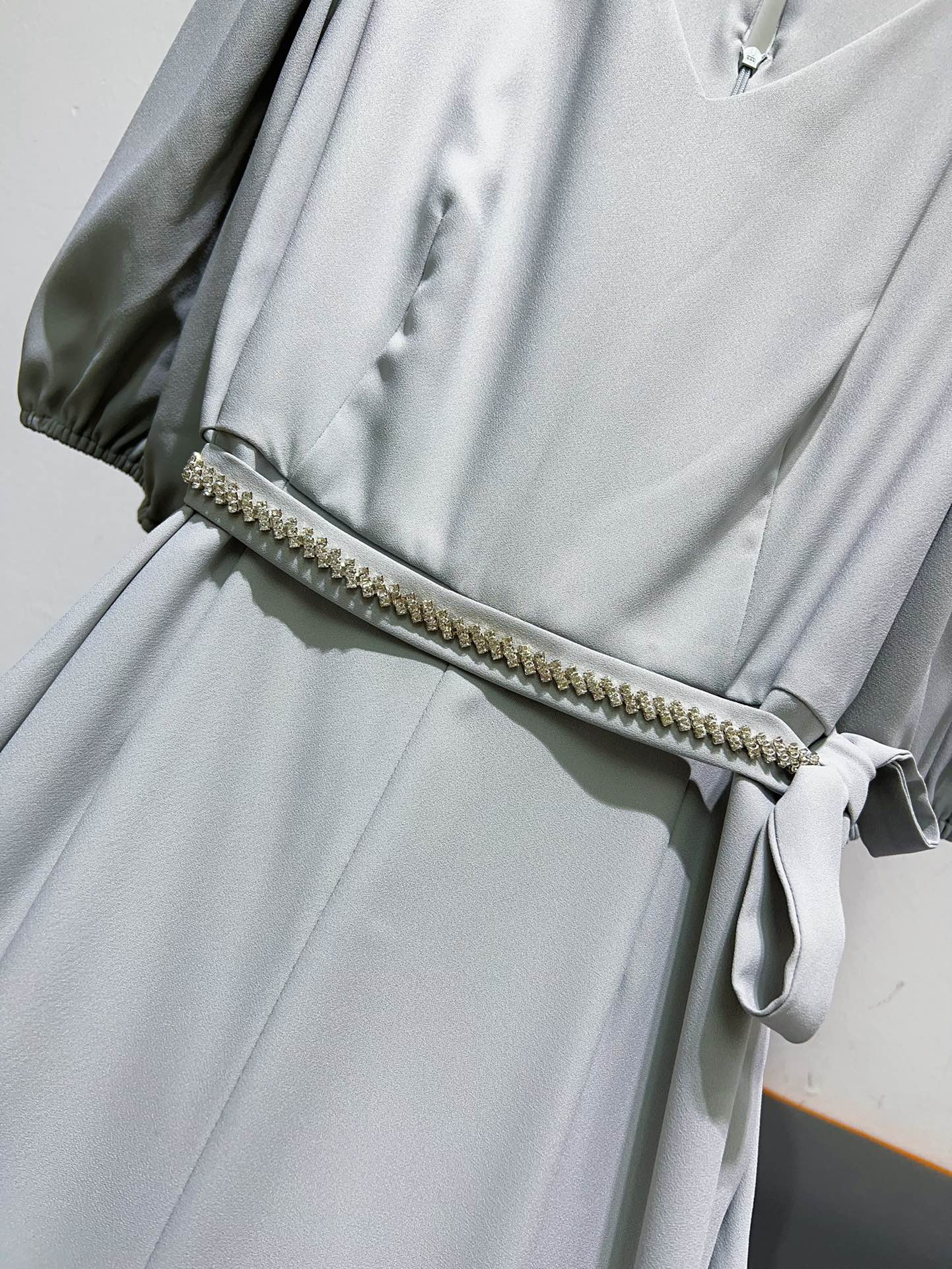Fashionable Women’s Outfits with Fragrance: Cosmopolitan Acoustic Fabrics for Stylish Transformation - 图片 5