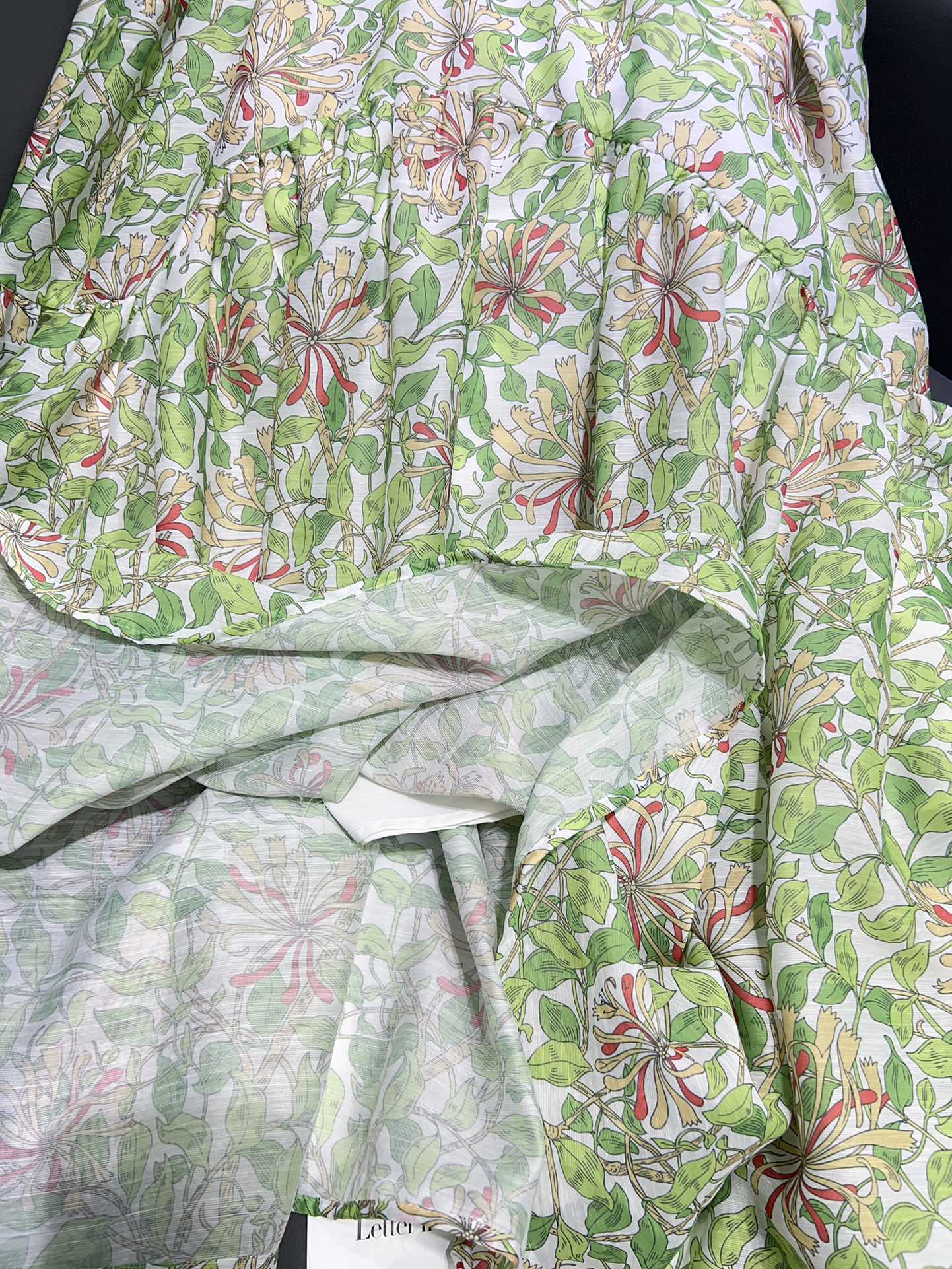 High-Quality Women’s Suit with Support for Exchange, Packaged in Max Size - 图片 6