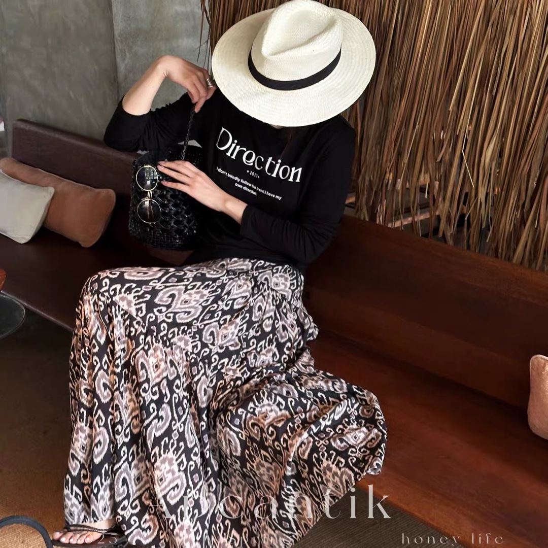 High-Quality Female Suit with “A” Long Skirt in 2025 Fashion Dress Package.
