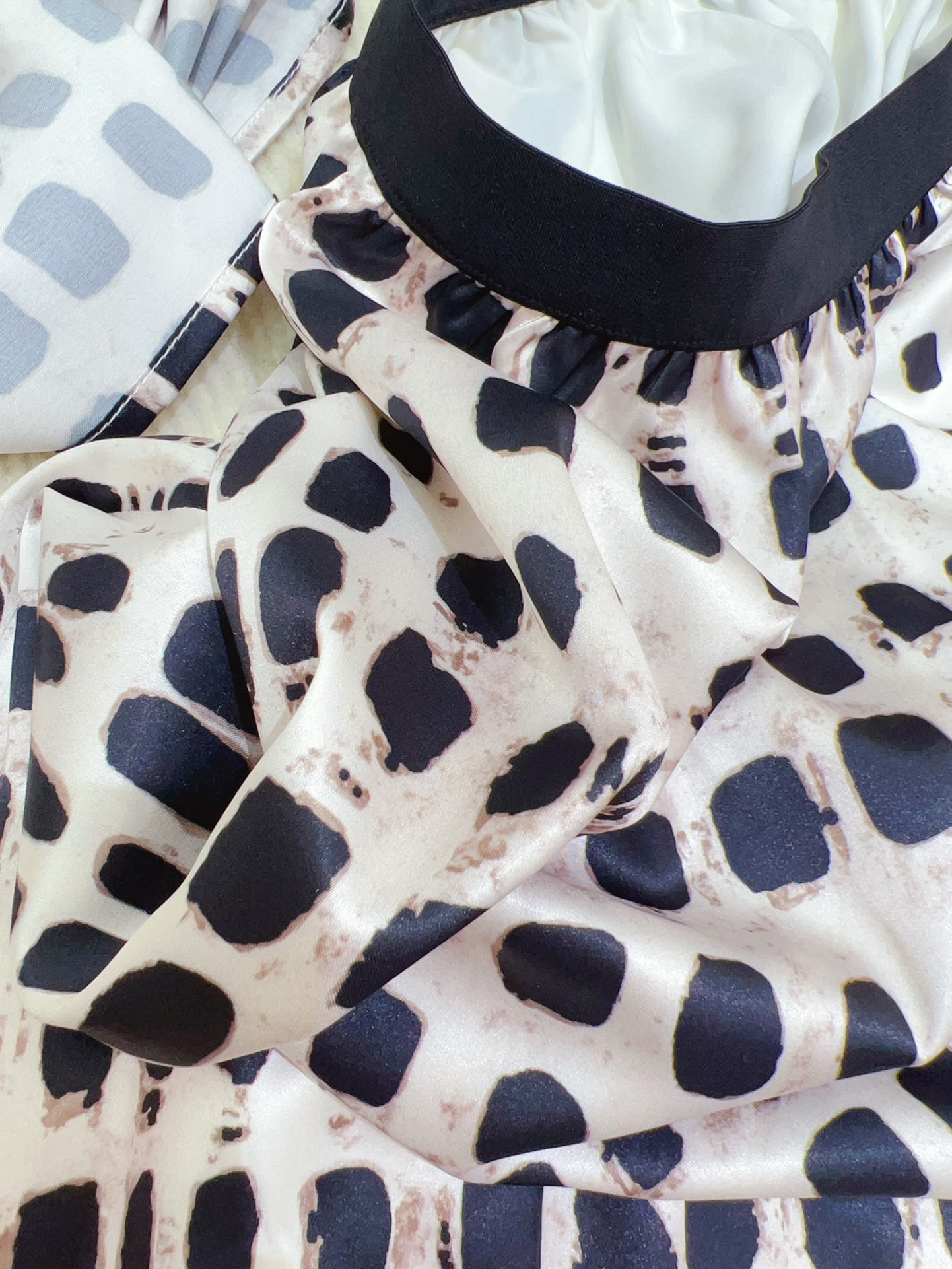 High-Quality Women’s Suit with Short-Size and Elegant Style Recommendations - 图片 8