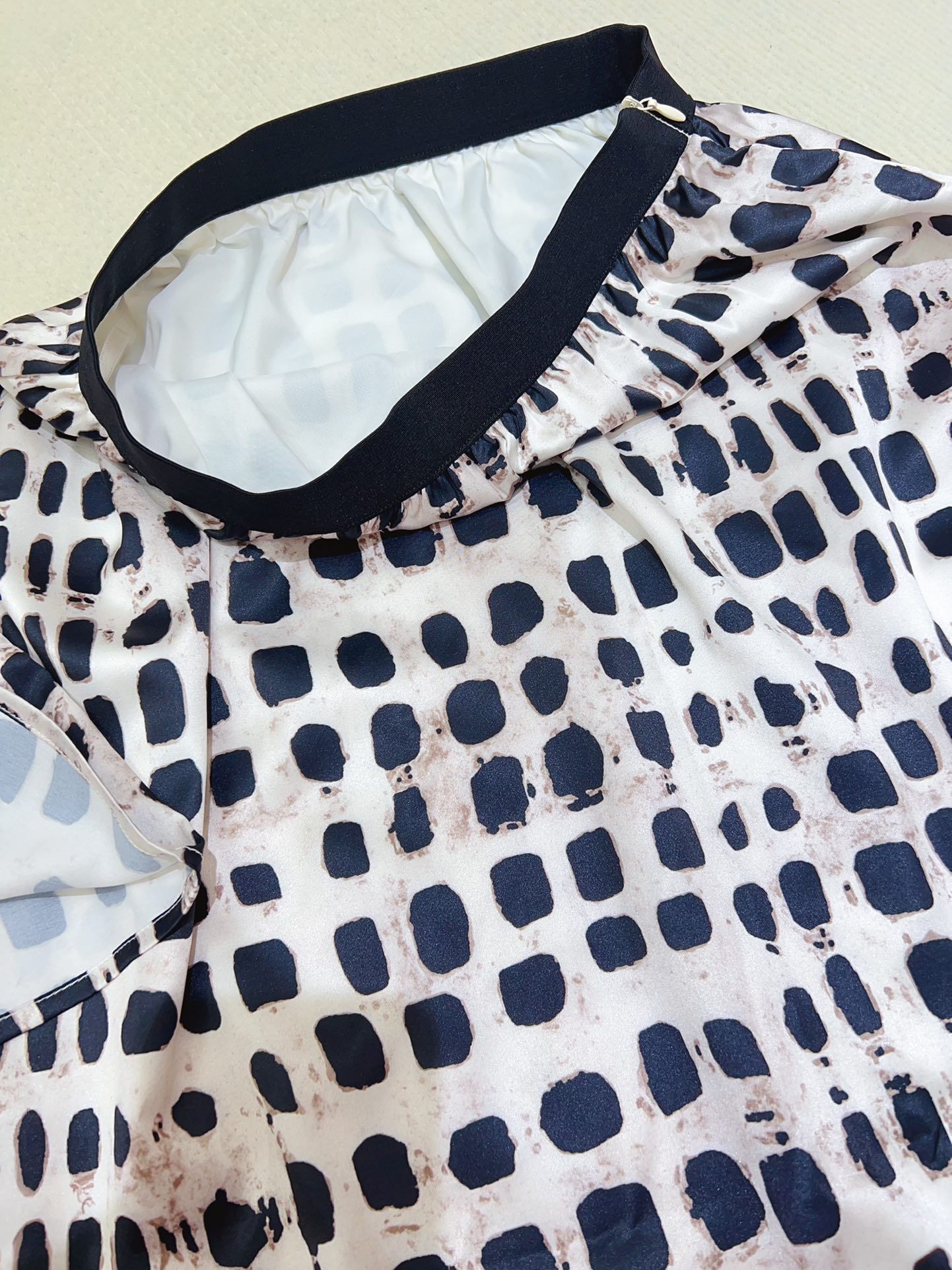 High-Quality Women’s Suit with Short-Size and Elegant Style Recommendations - 图片 6