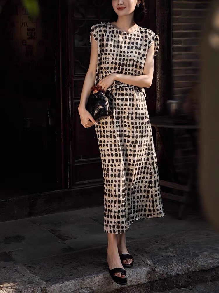 High-Quality Women’s Suit with Short-Size and Elegant Style Recommendations