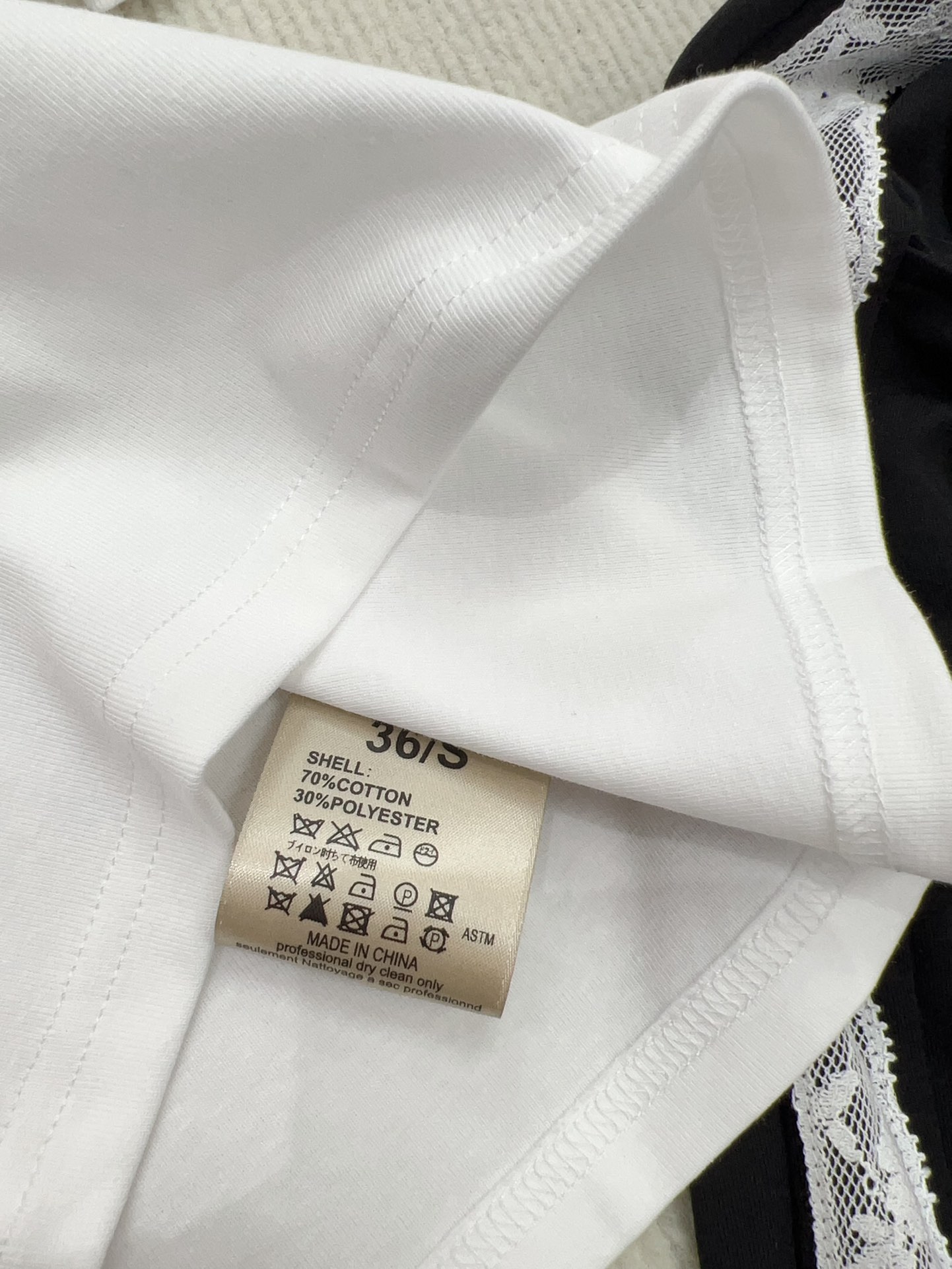 High-Quality Women’s Suit with Embroidered Lace and Polo Packaging - 图片 7