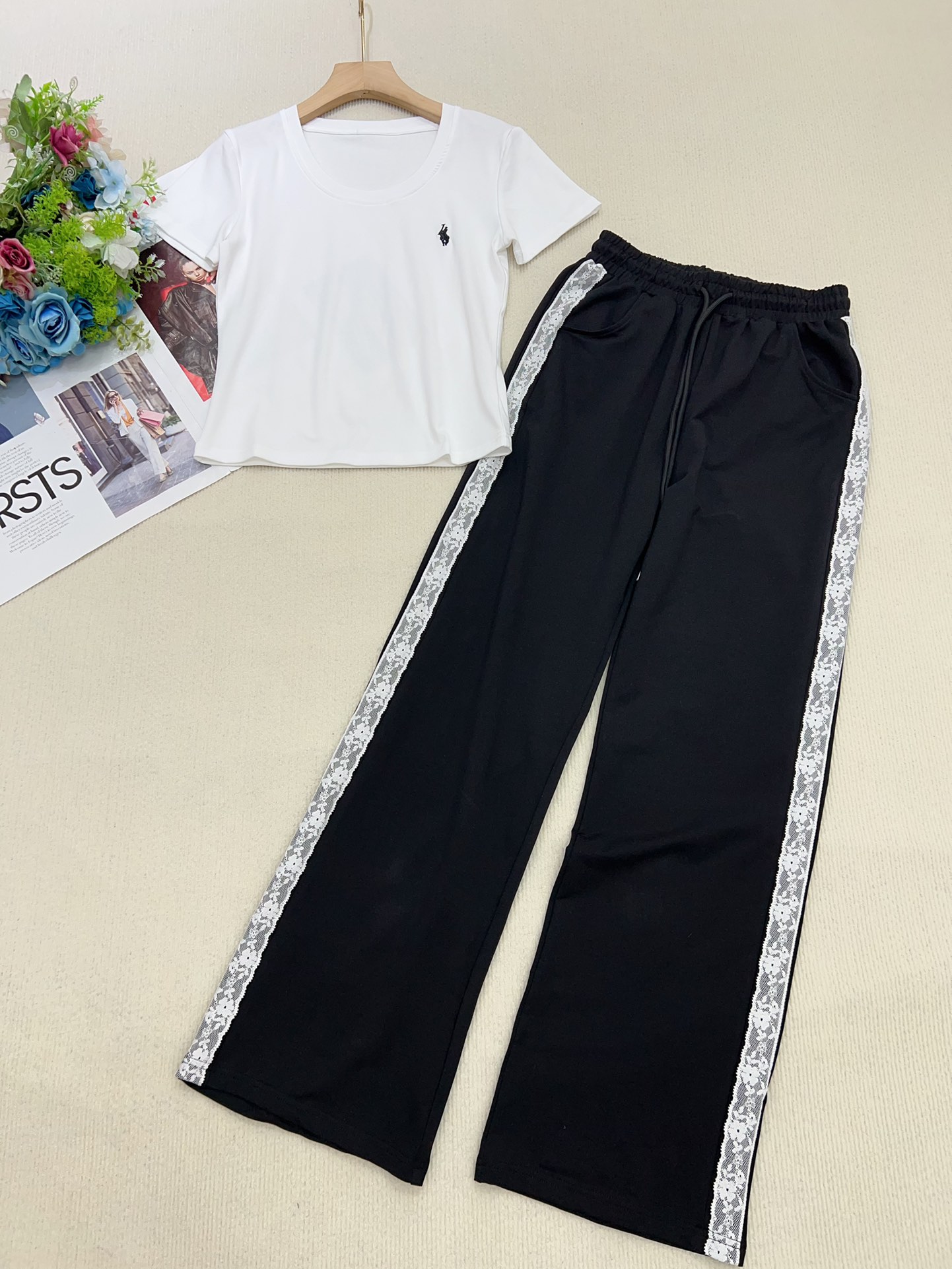 High-Quality Women’s Suit with Embroidered Lace and Polo Packaging - 图片 4