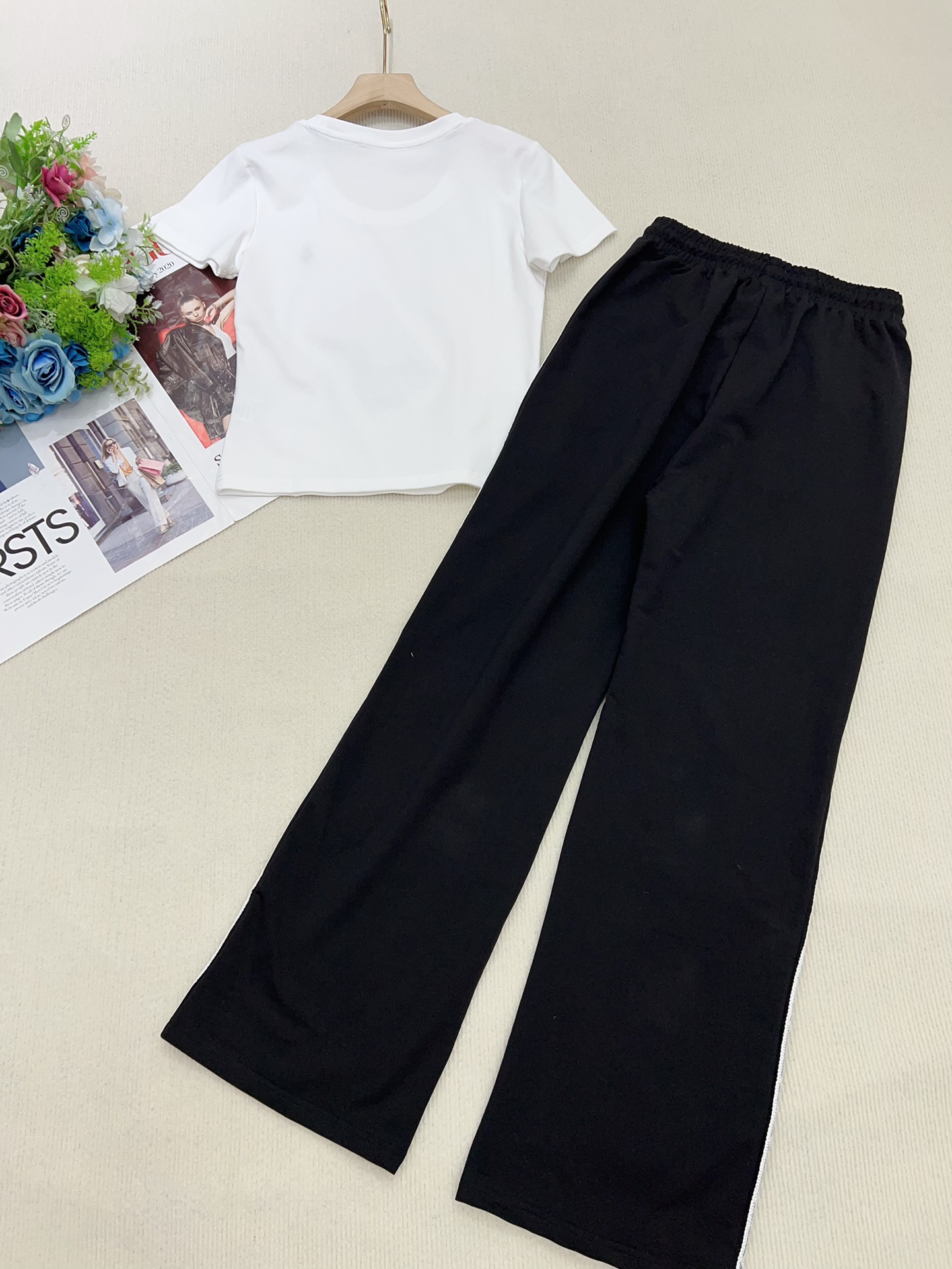 High-Quality Women’s Suit with Embroidered Lace and Polo Packaging - 图片 6