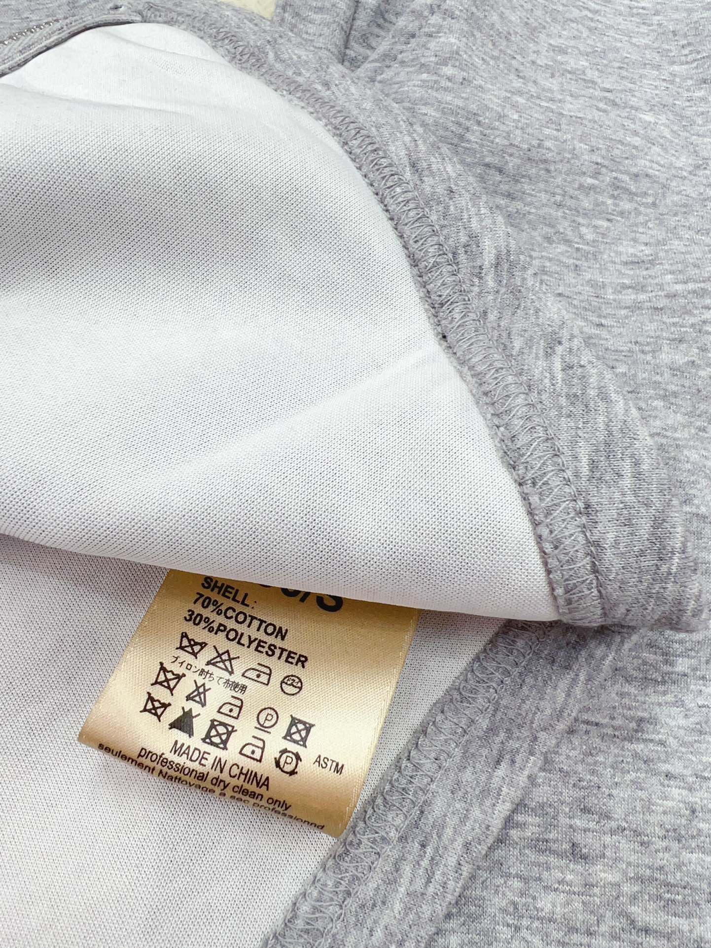 High-Quality Female Suit with Embroidered Shawl and Striped Cape - 图片 8