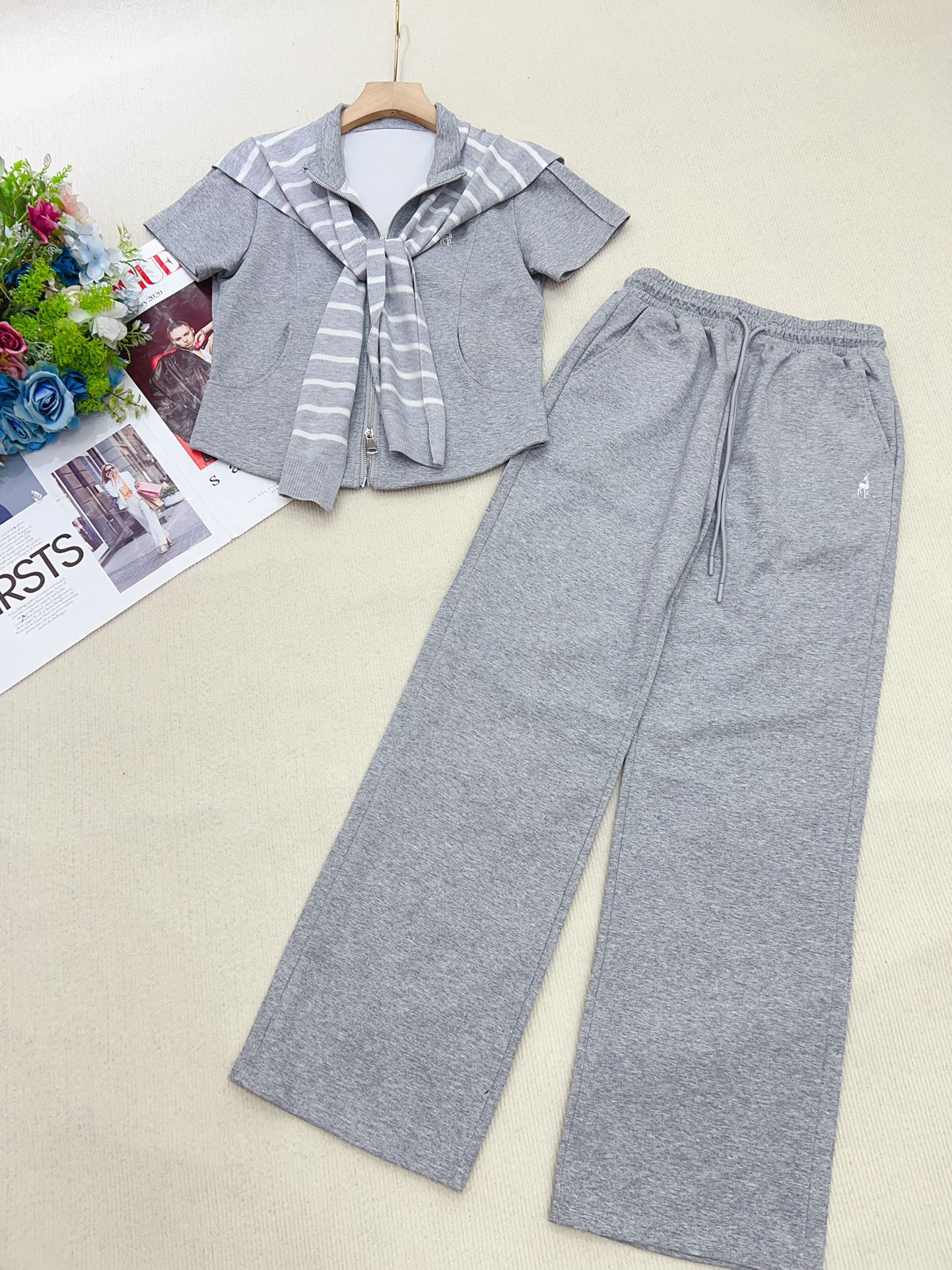 High-Quality Female Suit with Embroidered Shawl and Striped Cape - 图片 9