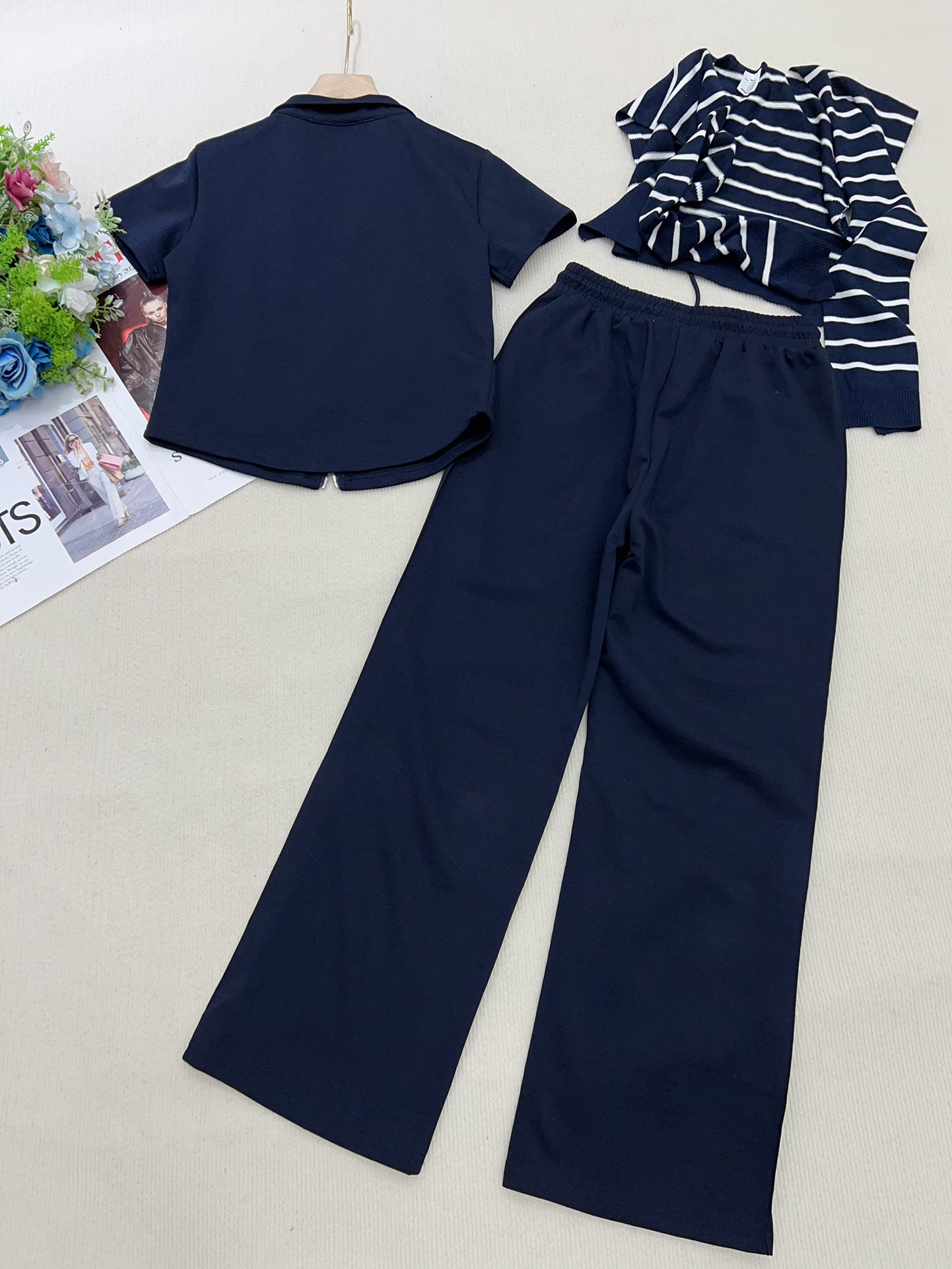 High-Quality Female Suit with Embroidered Shawl and Striped Cape - 图片 8