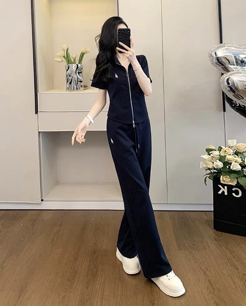 High-Quality Female Suit with Embroidered Shawl and Striped Cape - 图片 2