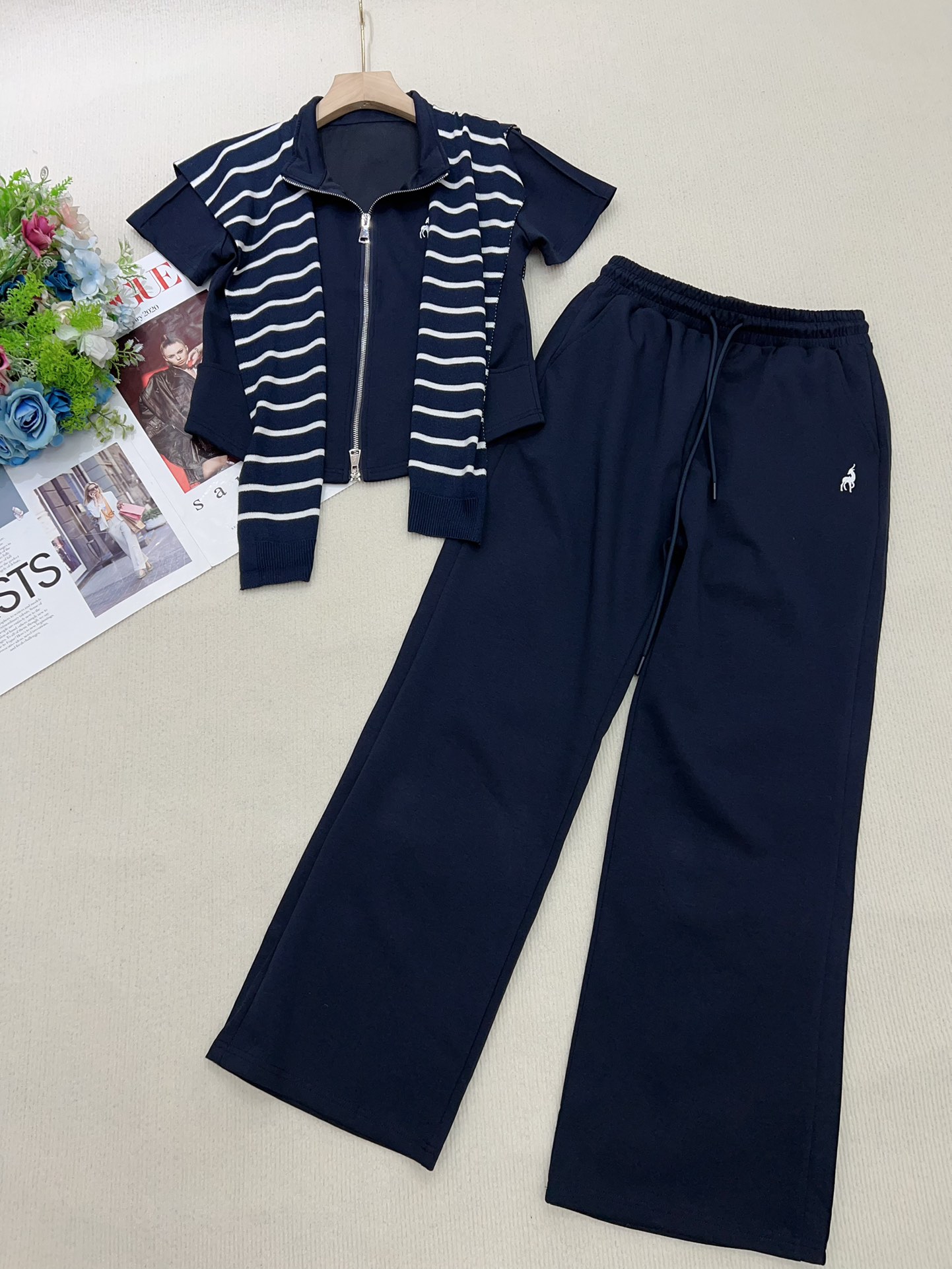 High-Quality Female Suit with Embroidered Shawl and Striped Cape - 图片 9