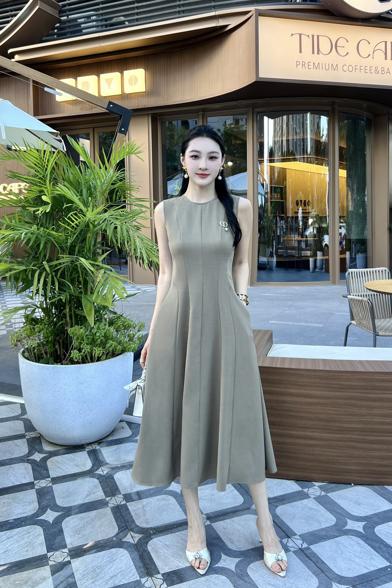 French-Style Dress and CD-ROM Support in US Market for Sandro Dorky - 图片 3