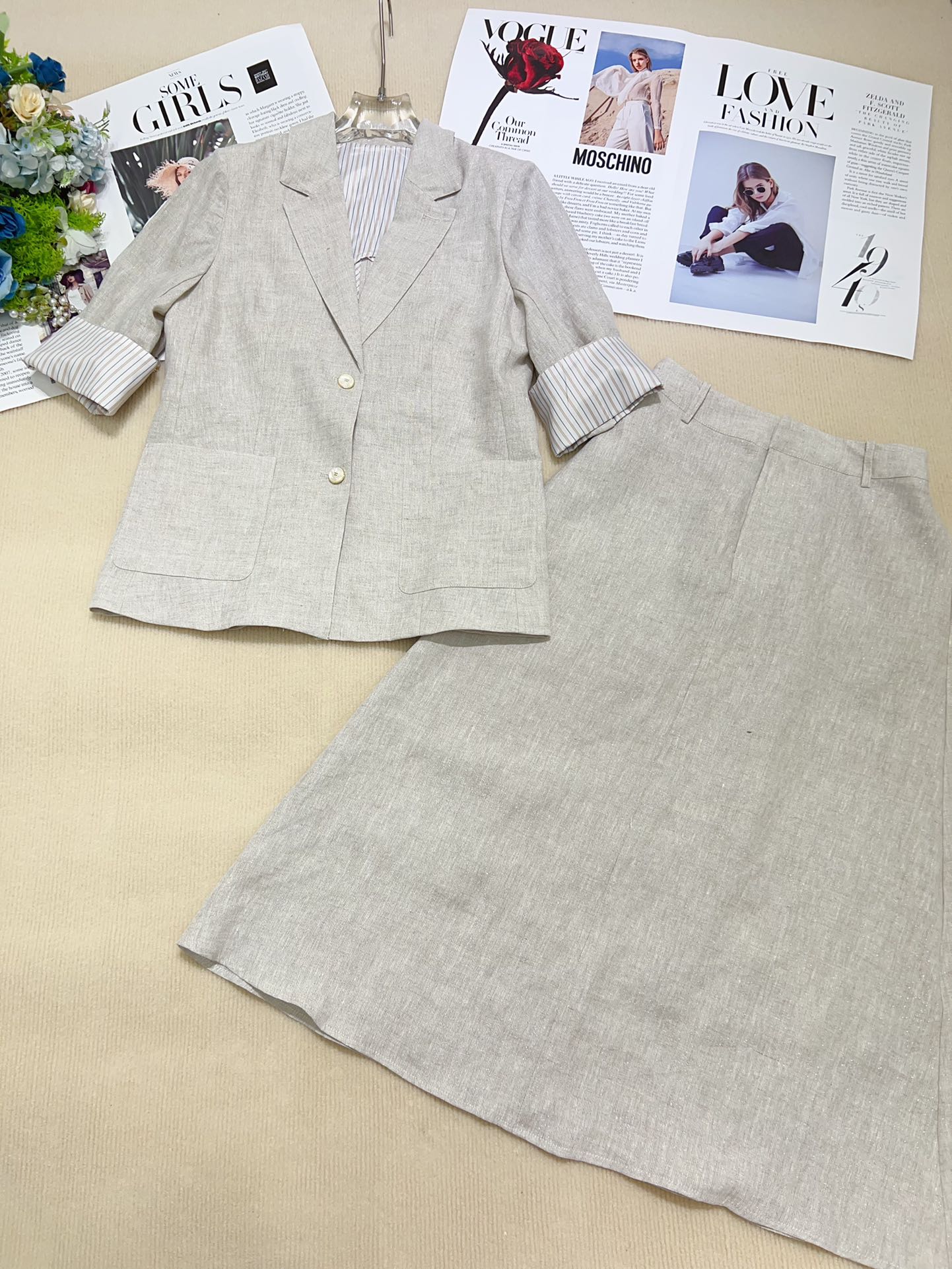 Premium Women’s Clothes: Custom-Made High-Quality Coats with Gold Wire Detailing - 图片 4