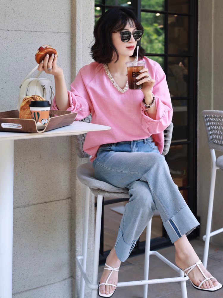 Stylish Women’s V-Collar Shirt with Fragrance, Perfect for Fall Mornings – White, Pink, Yellow - 图片 1