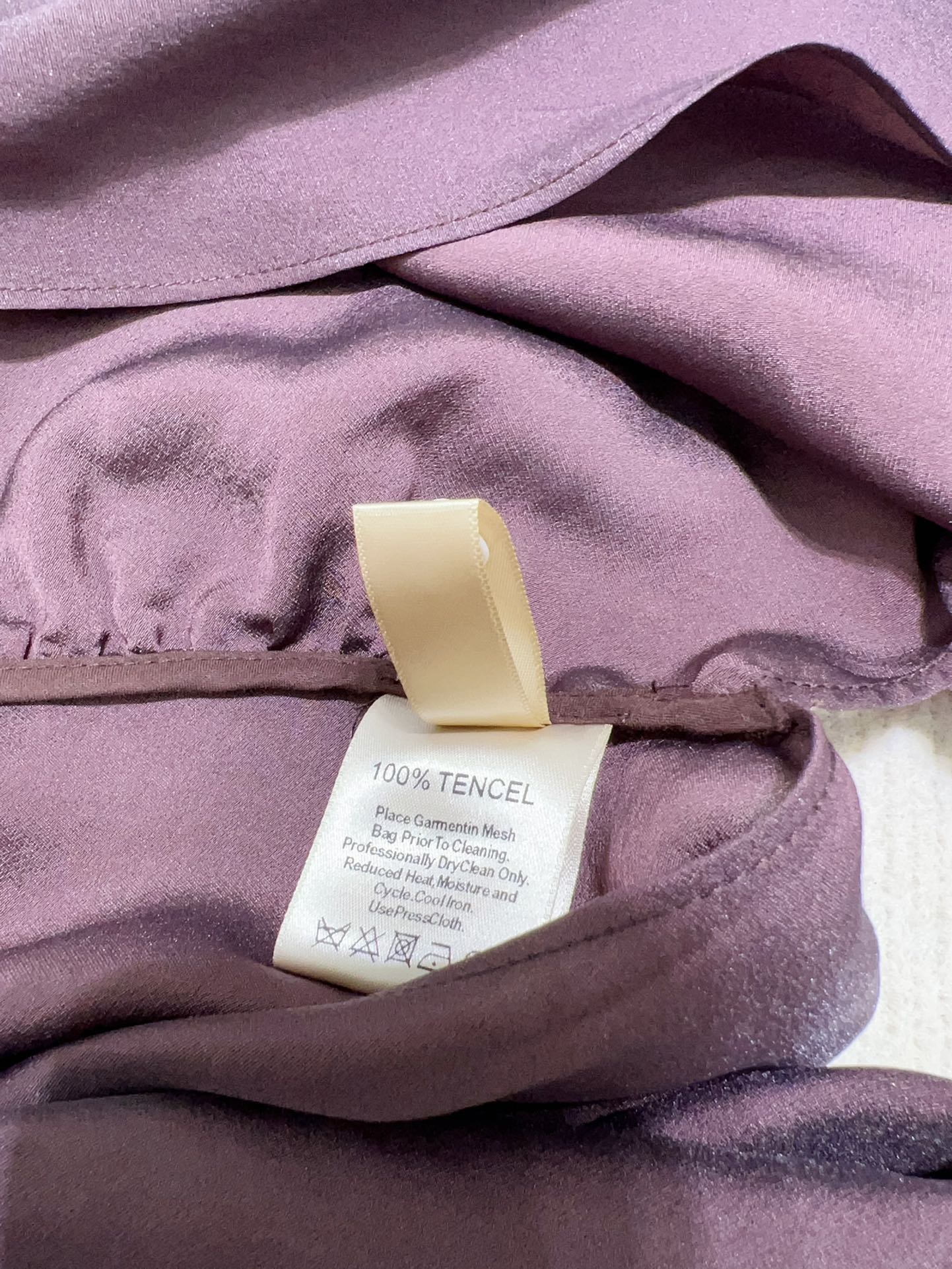 YSL Packaged Female Suit with High-Quality Silk Shirt and Unique Design - 图片 8